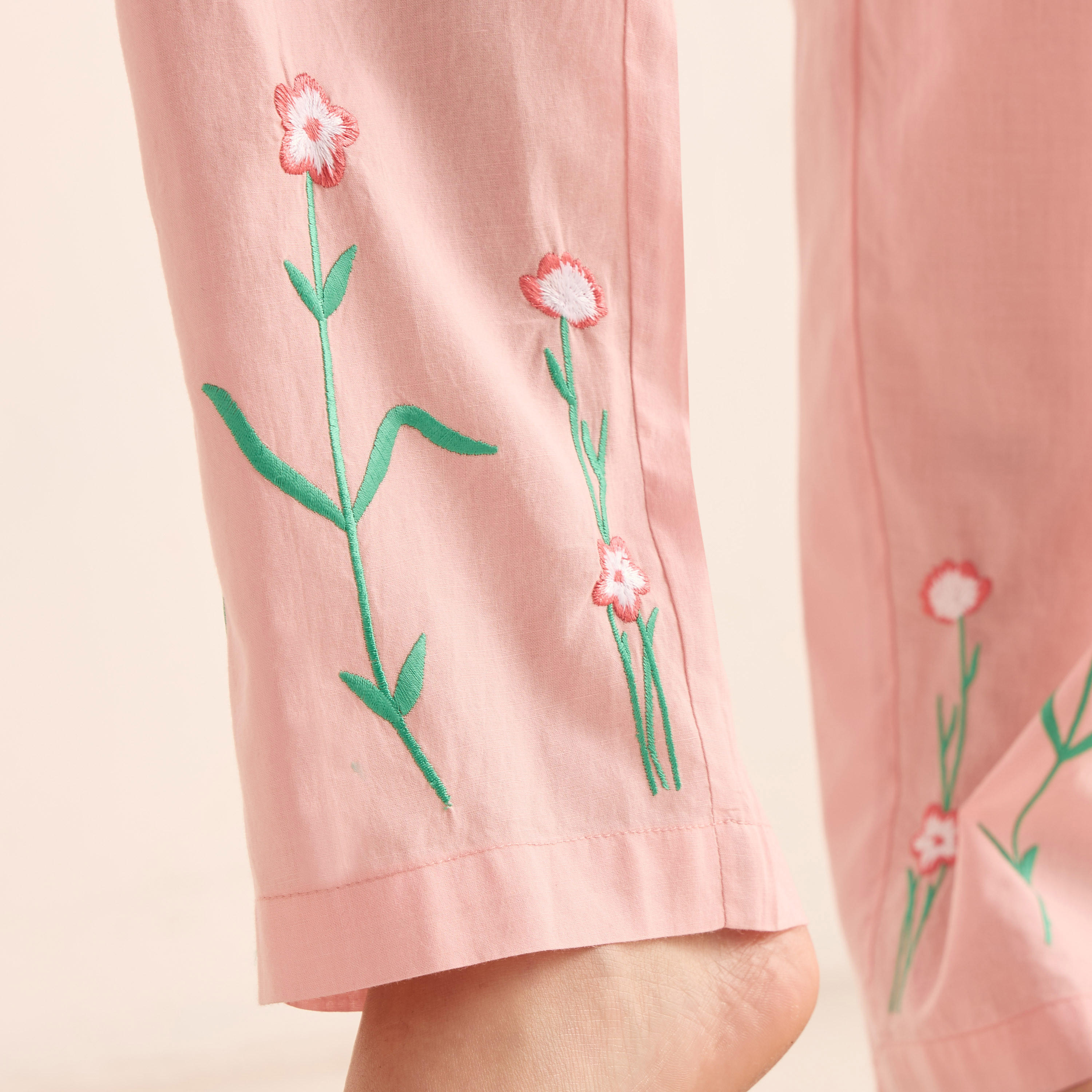 طقم بنطلون بيجاما وقميص قطن مطرّز-women-clothing-nightwear-pyjamas-longsets-image-7