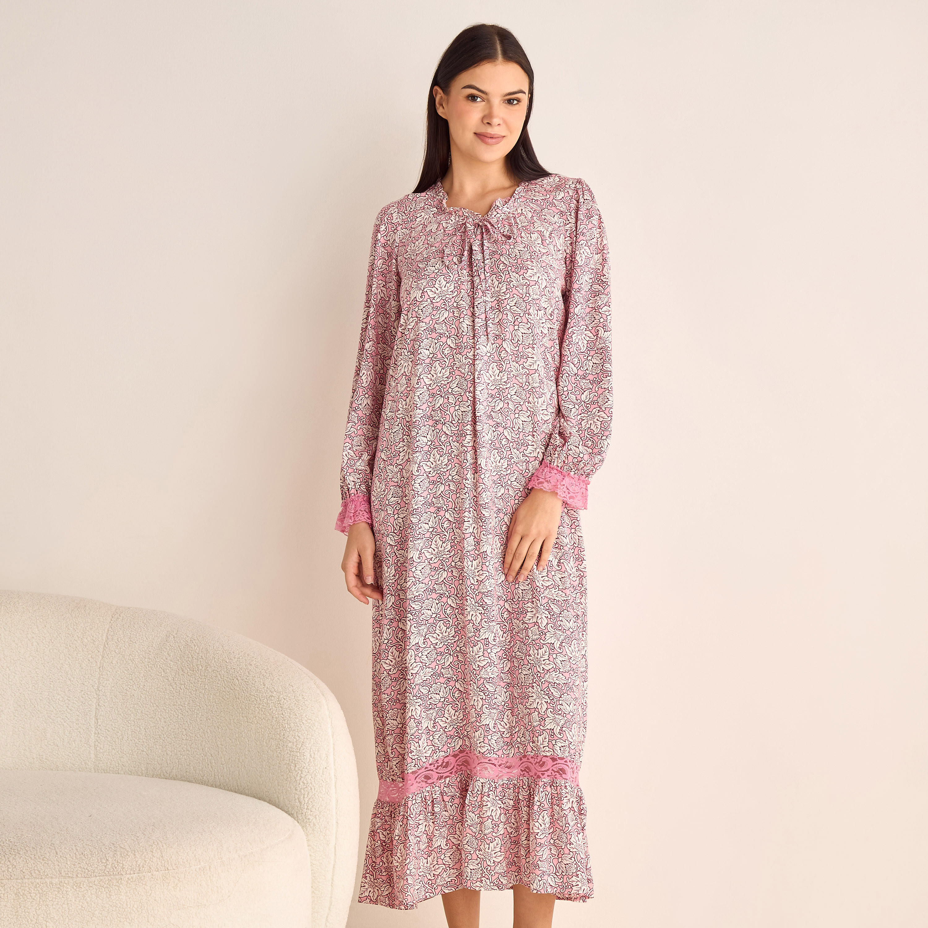ثوب نوم بأكمام طويلة وياقة بأربطة وطبعات زهرية-women-clothing-nightwear-nighties-image-1