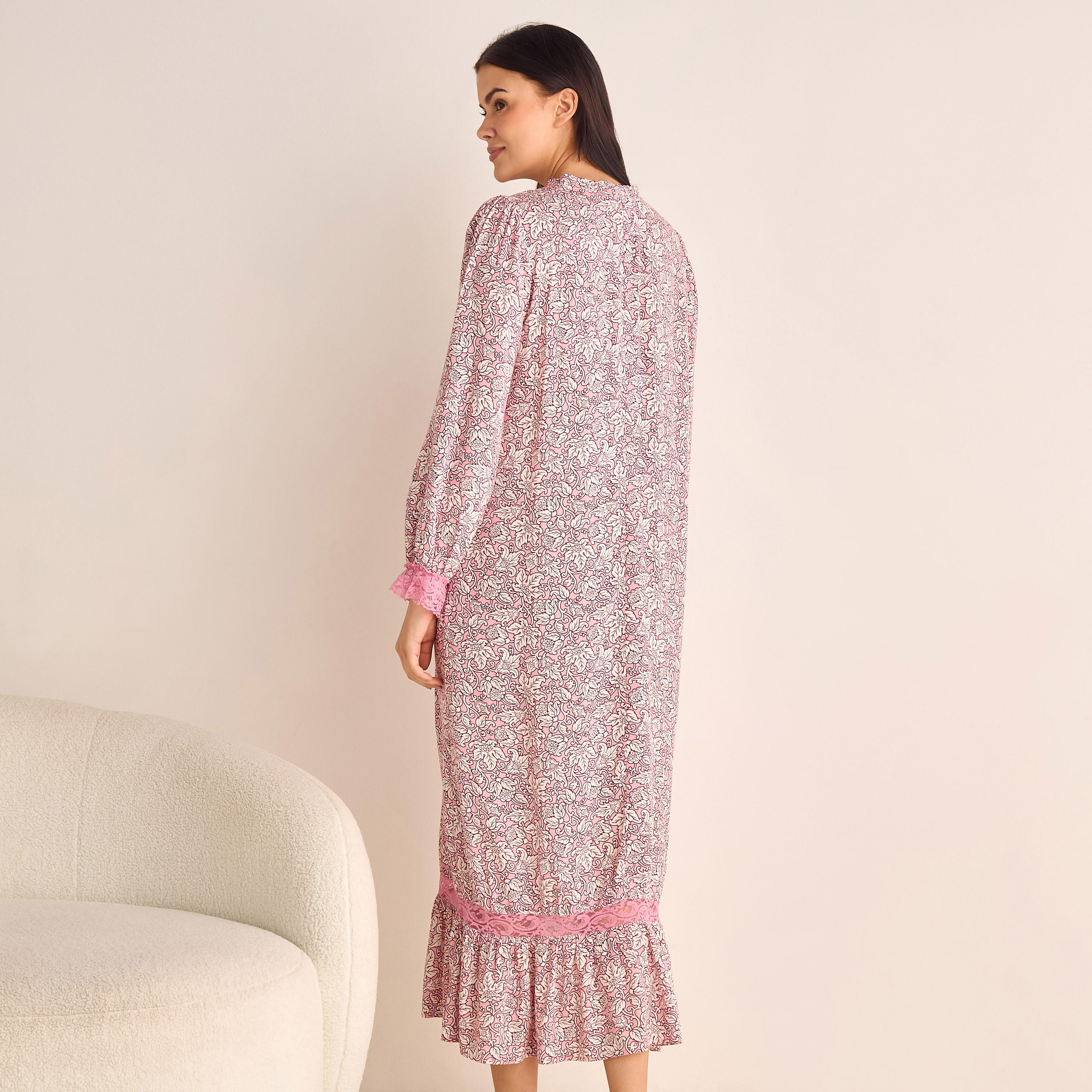 ثوب نوم بأكمام طويلة وياقة بأربطة وطبعات زهرية-women-clothing-nightwear-nighties-image-3