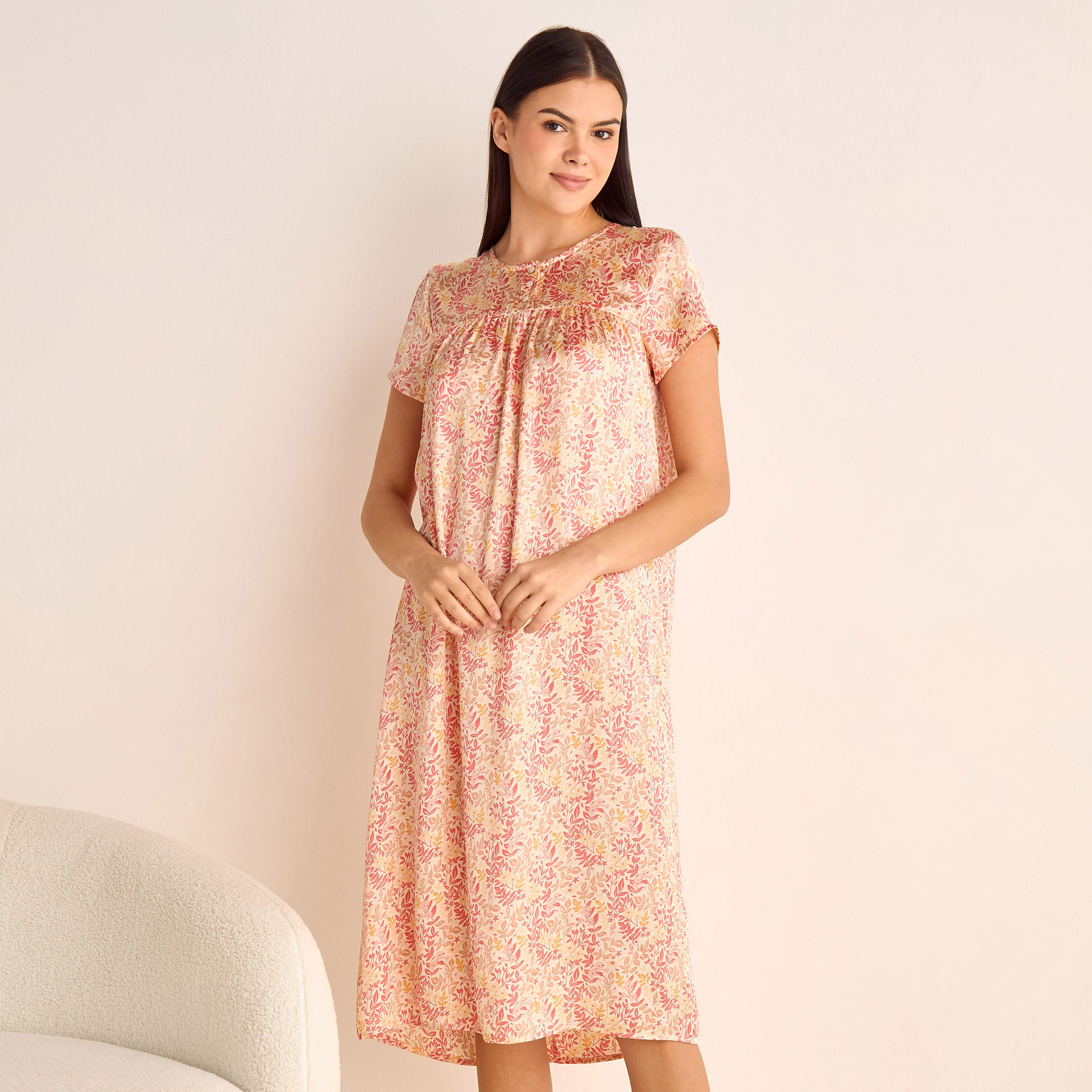 قميص نوم بطبعات أوراق الشجر وأكمام قصيرة وياقة مستديرة-women-clothing-nightwear-nighties-image-1