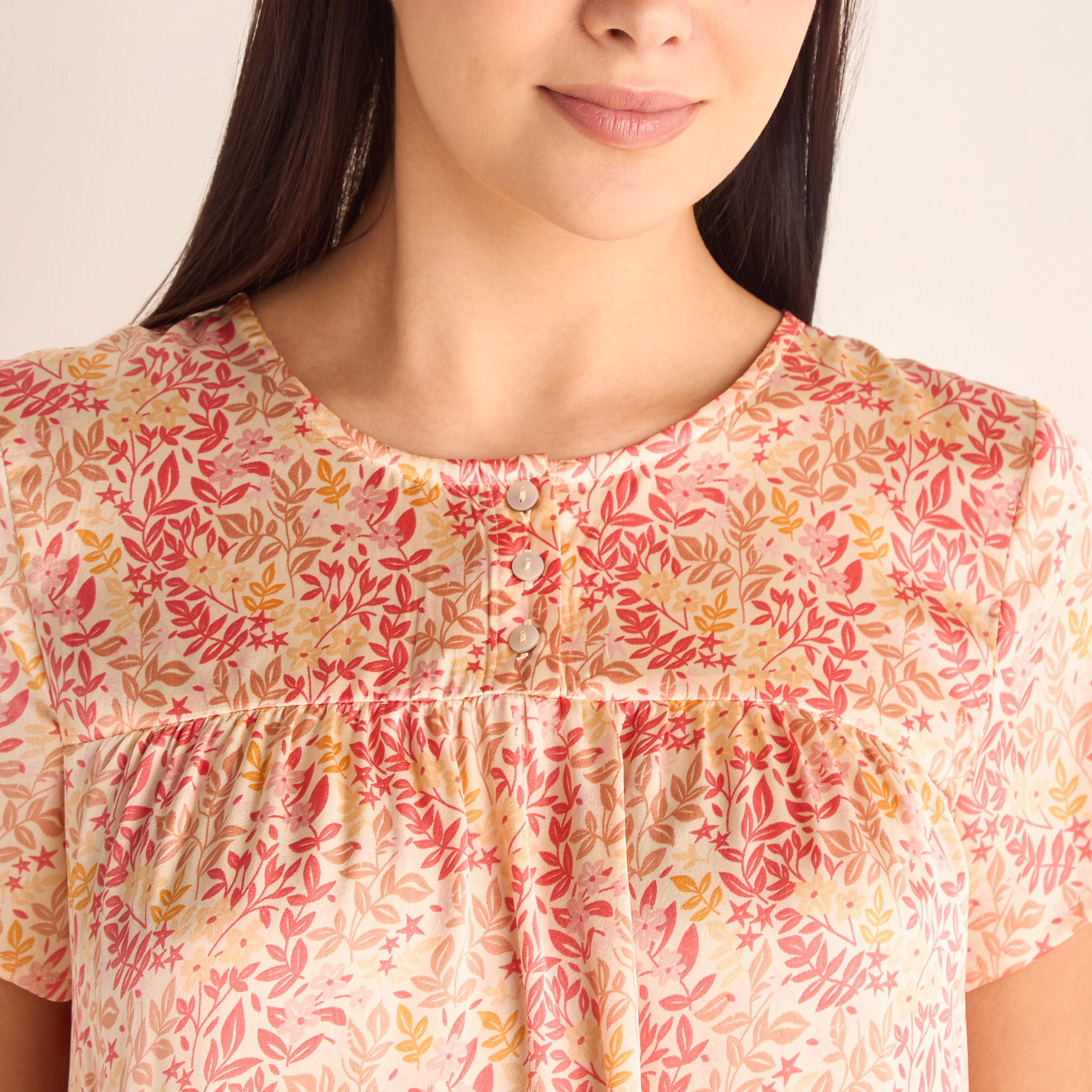 قميص نوم بطبعات أوراق الشجر وأكمام قصيرة وياقة مستديرة-women-clothing-nightwear-nighties-image-4