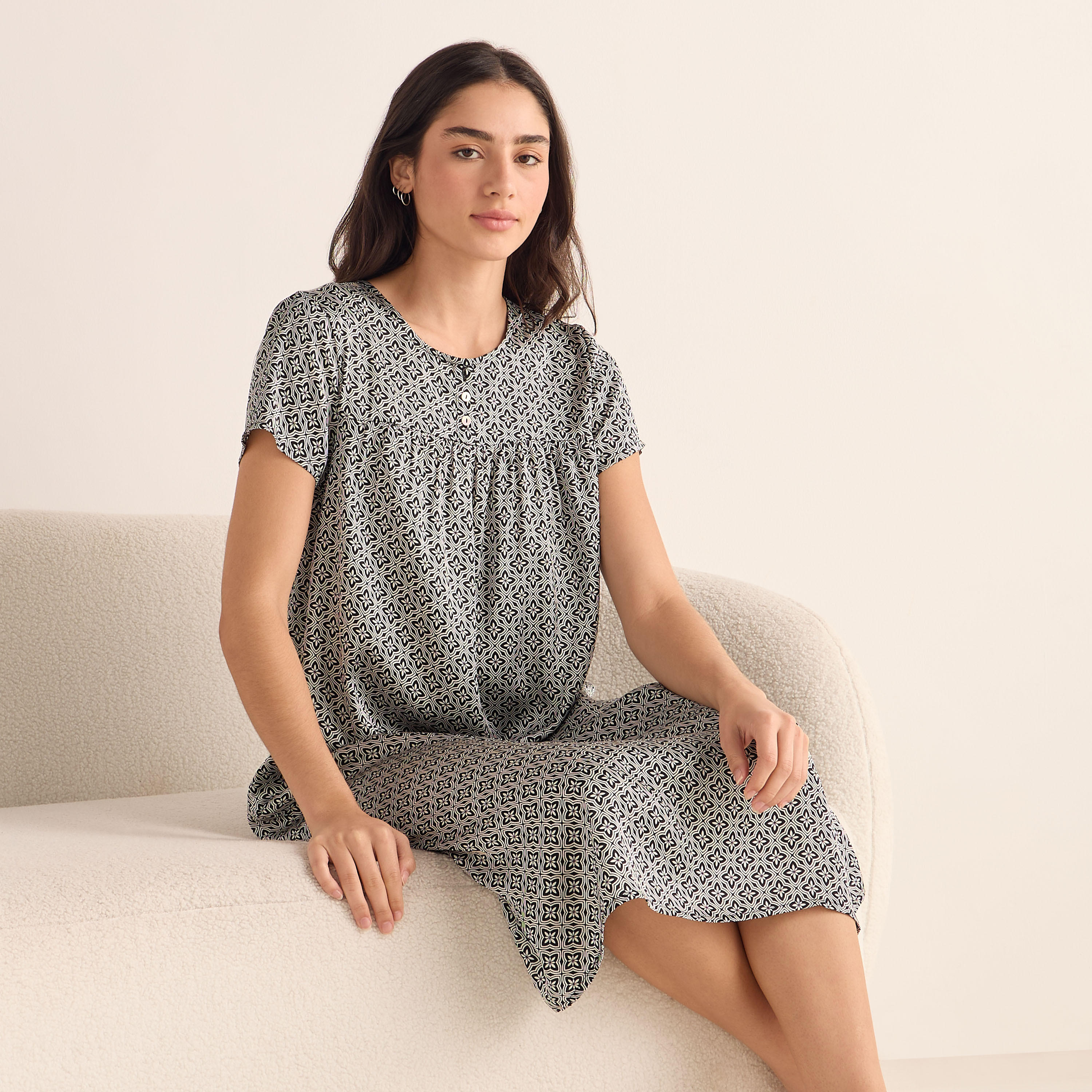 قميص نوم بياقة مستديرة وأكمام قصيرة وطبعات-women-clothing-nightwear-nighties-image-1