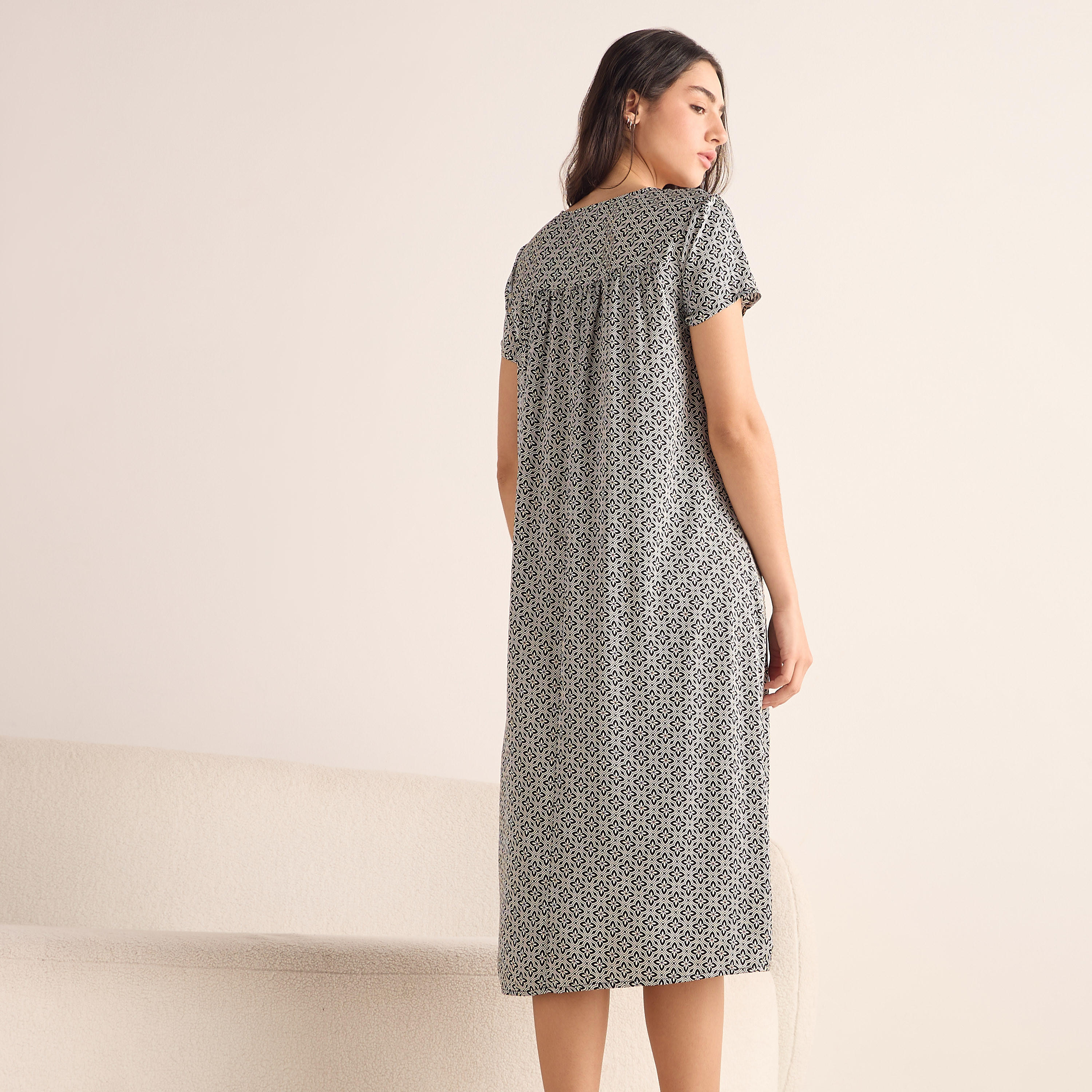 قميص نوم بياقة مستديرة وأكمام قصيرة وطبعات-women-clothing-nightwear-nighties-image-3