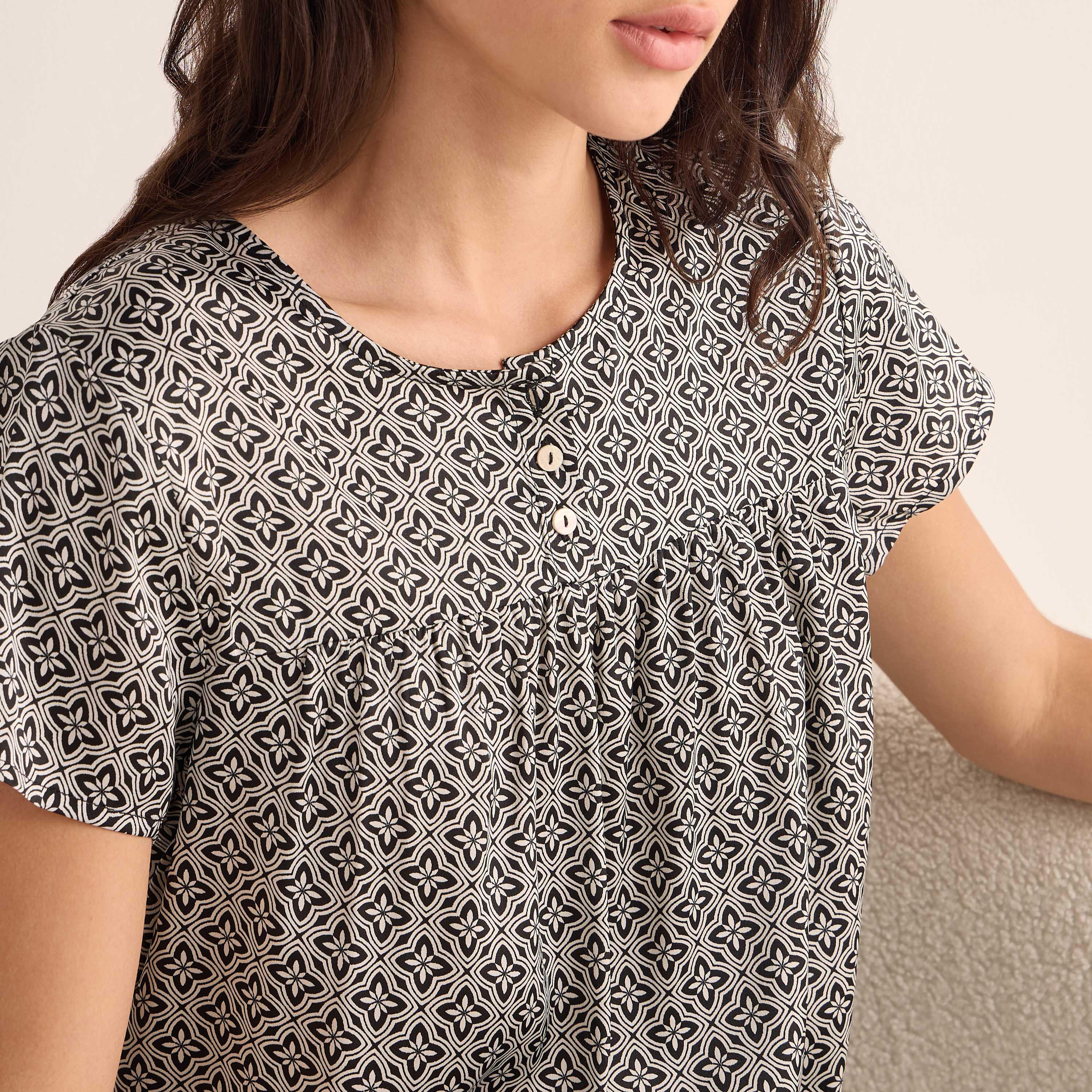 قميص نوم بياقة مستديرة وأكمام قصيرة وطبعات-women-clothing-nightwear-nighties-image-4