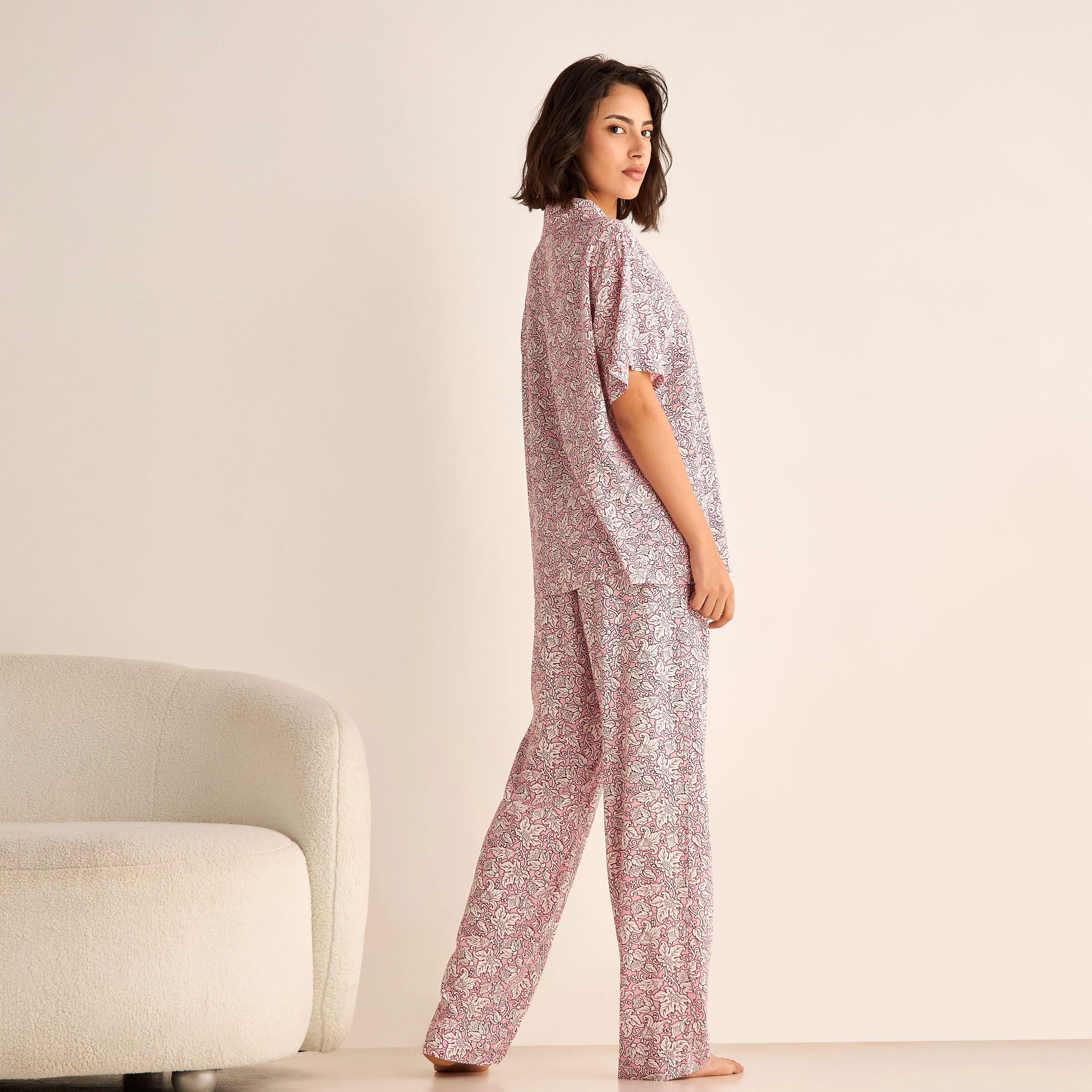 طقم بنطلون بيجاما وقميص بطبعات-women-clothing-nightwear-pyjamas-longsets-image-3