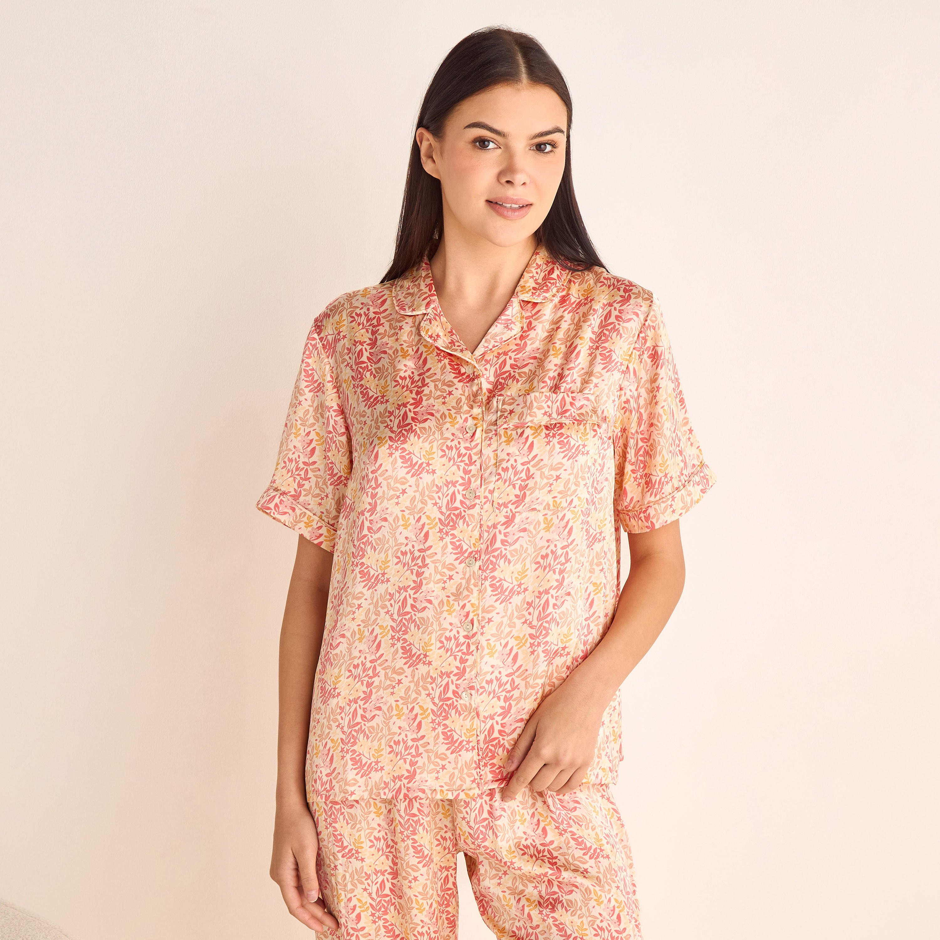 طقم بنطلون بيجاما بخصر مطاطي وقميص بياقة كامب وطبعات زهرية-women-clothing-nightwear-pyjamas-longsets-image-2