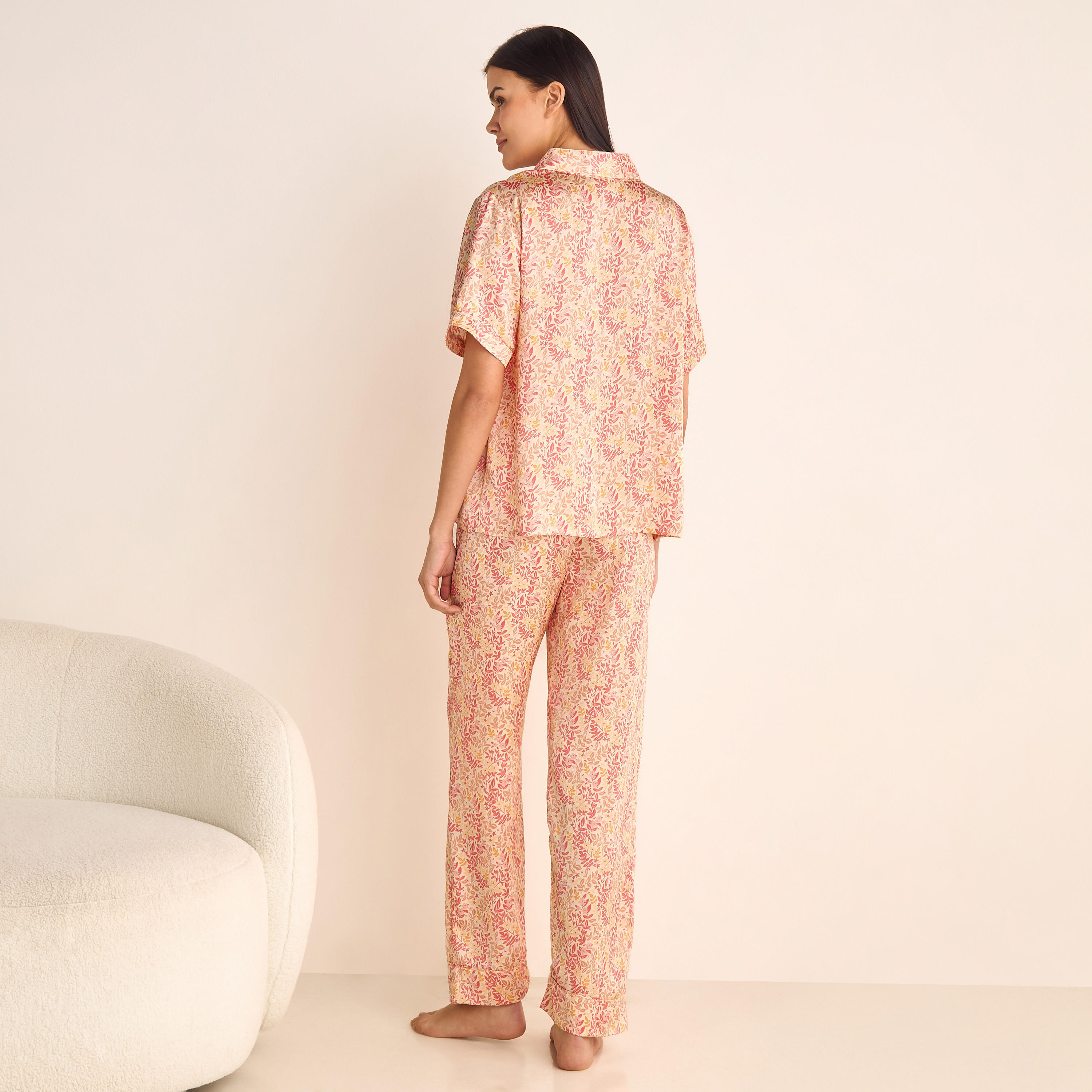 طقم بنطلون بيجاما بخصر مطاطي وقميص بياقة كامب وطبعات زهرية-women-clothing-nightwear-pyjamas-longsets-image-3