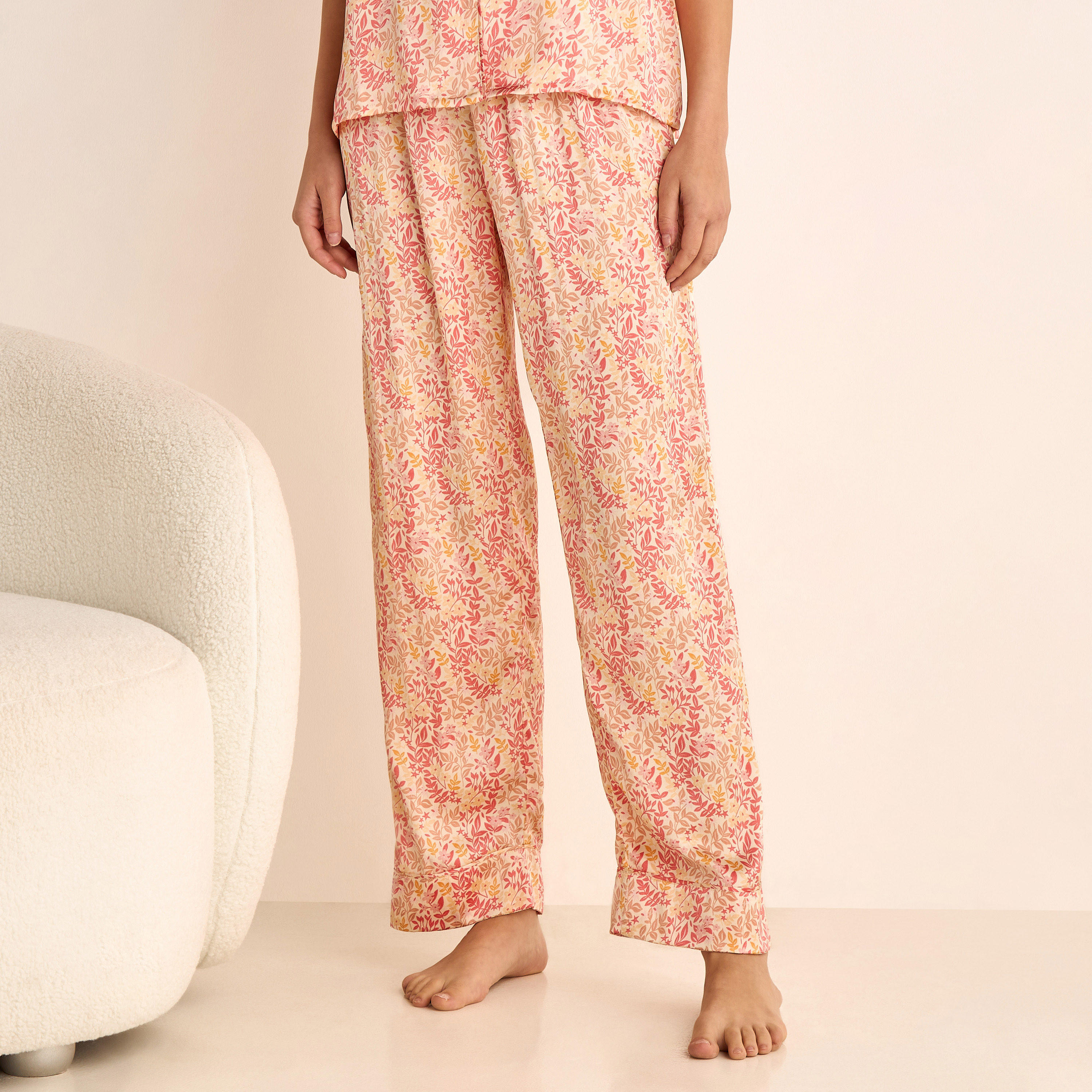 طقم بنطلون بيجاما بخصر مطاطي وقميص بياقة كامب وطبعات زهرية-women-clothing-nightwear-pyjamas-longsets-image-4