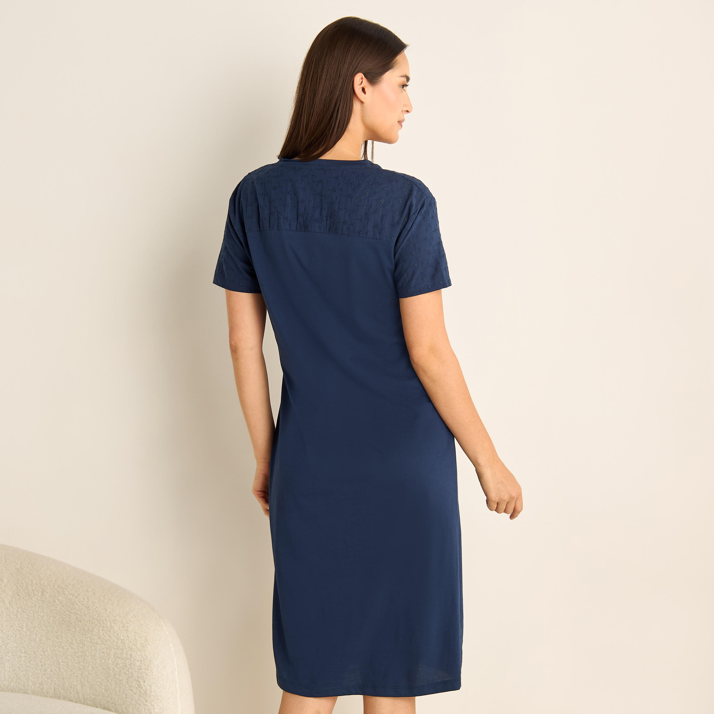 فستان بياقة V وتفاصيل شيفلي-women-clothing-nightwear-nighties-image-3