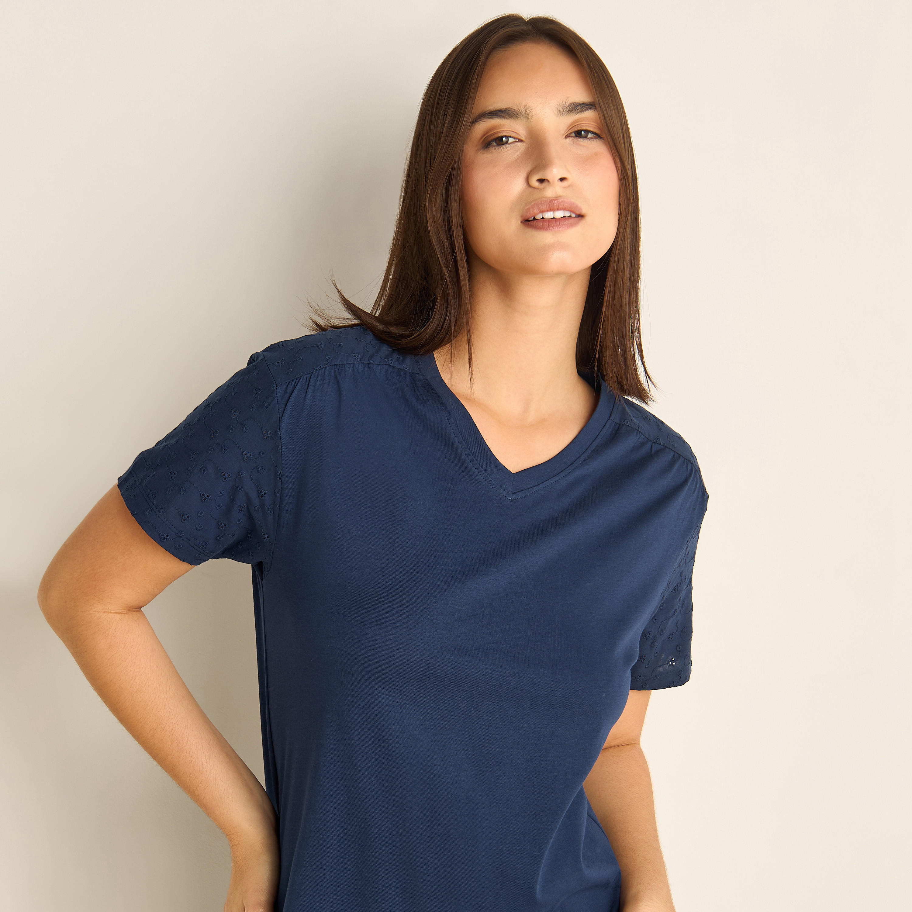 فستان بياقة V وتفاصيل شيفلي-women-clothing-nightwear-nighties-image-4