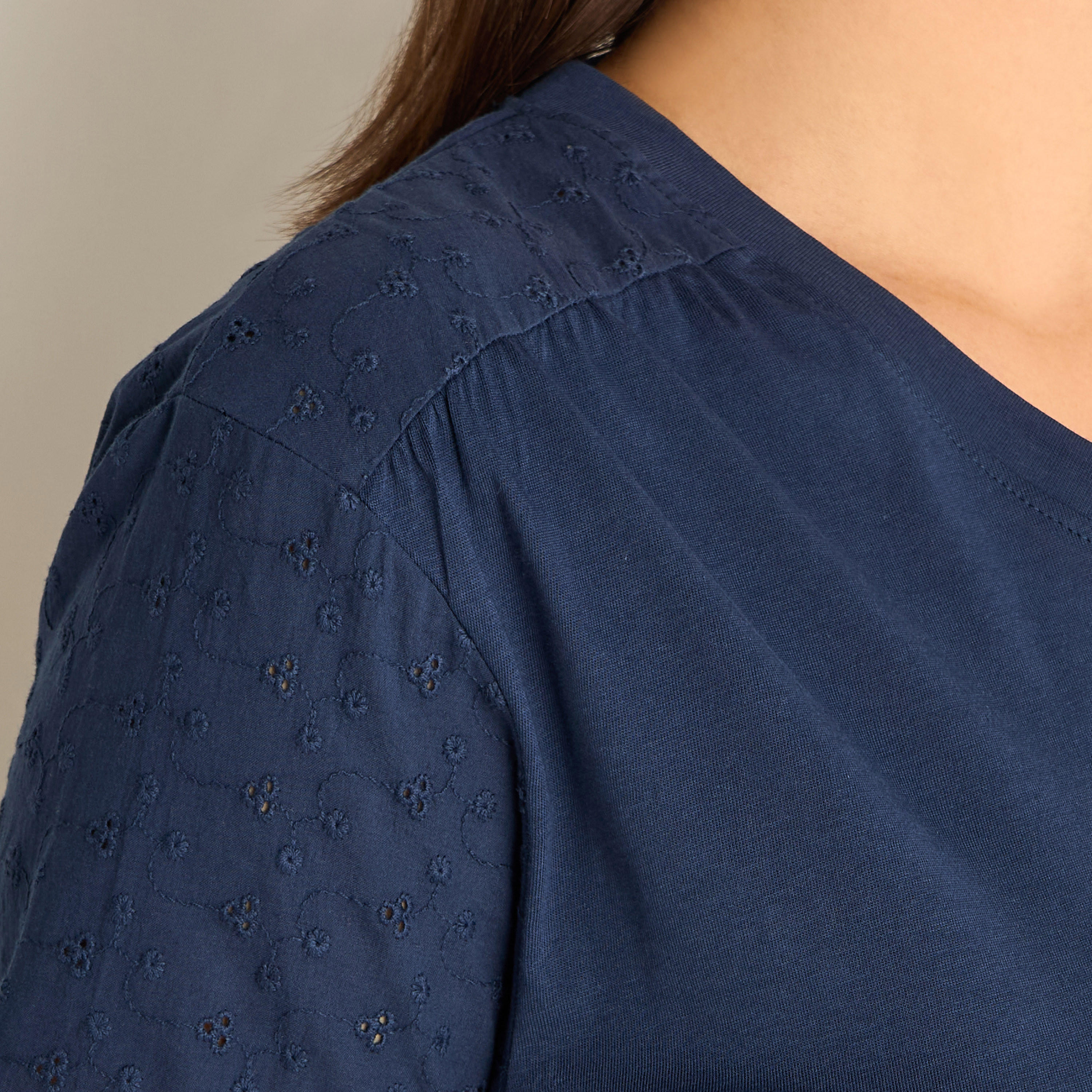 فستان بياقة V وتفاصيل شيفلي-women-clothing-nightwear-nighties-image-5