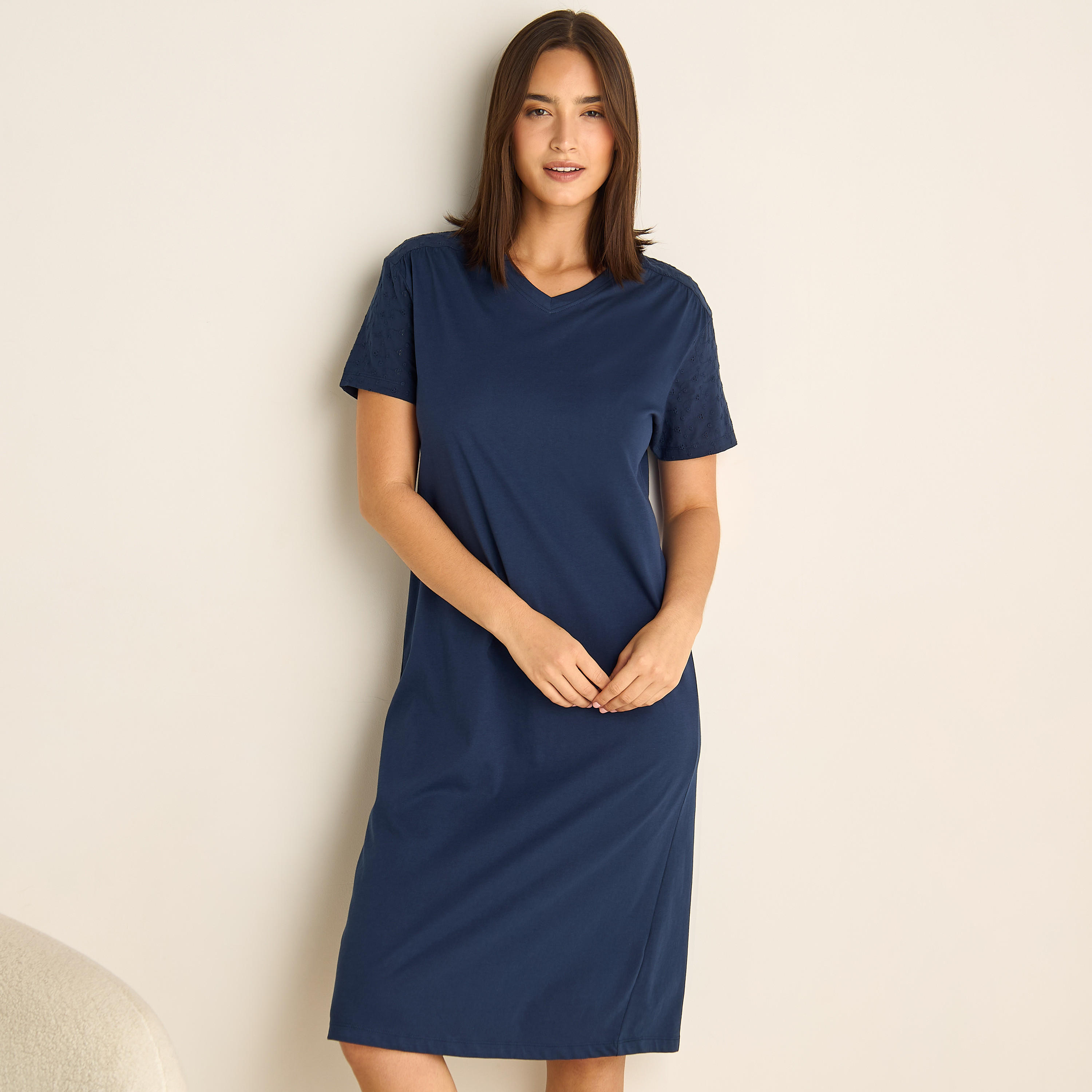فستان بياقة V وتفاصيل شيفلي-women-clothing-nightwear-nighties-image-6