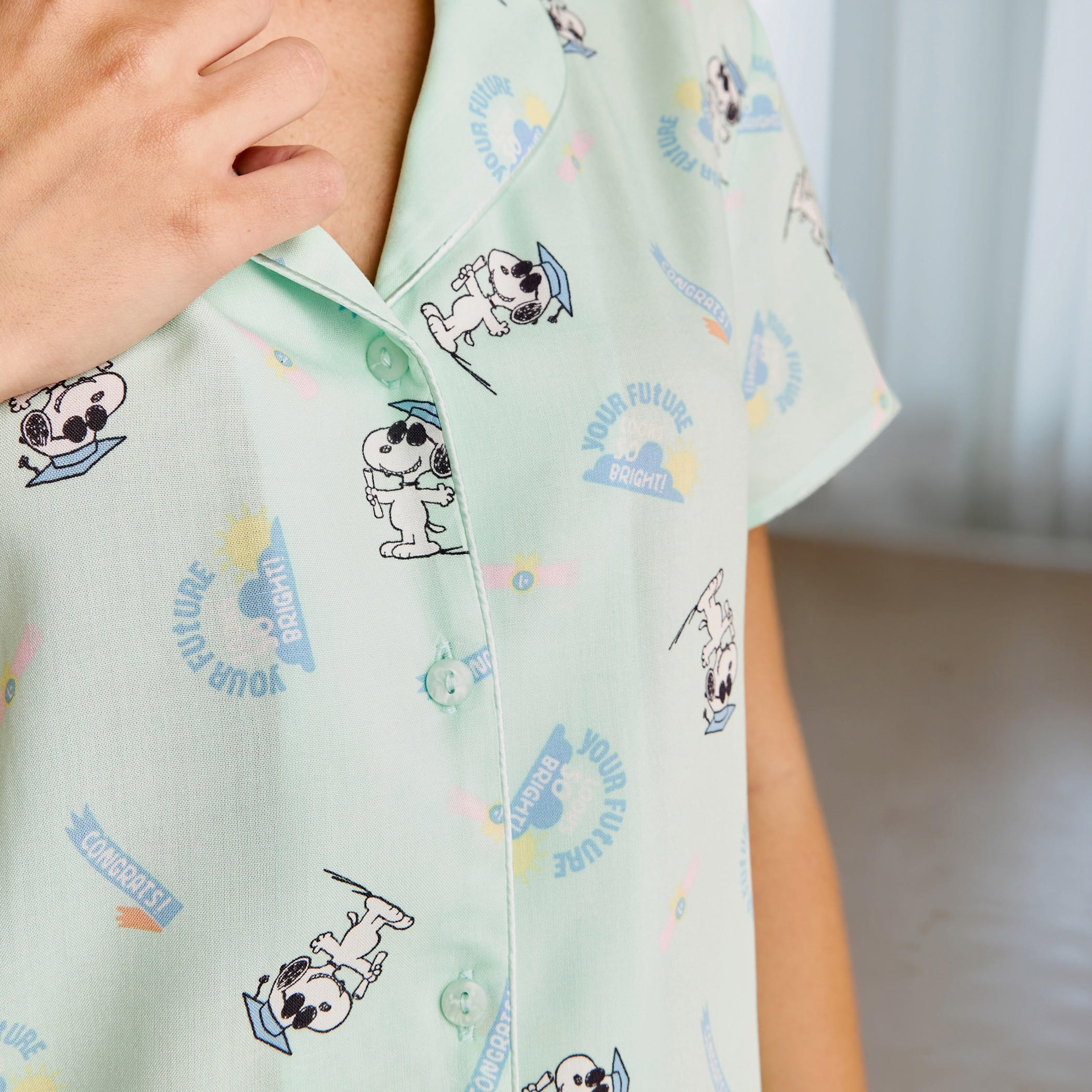 طقم بيجاما بطبعات سنوبي-women-clothing-nightwear-pyjamas-longsets-image-5