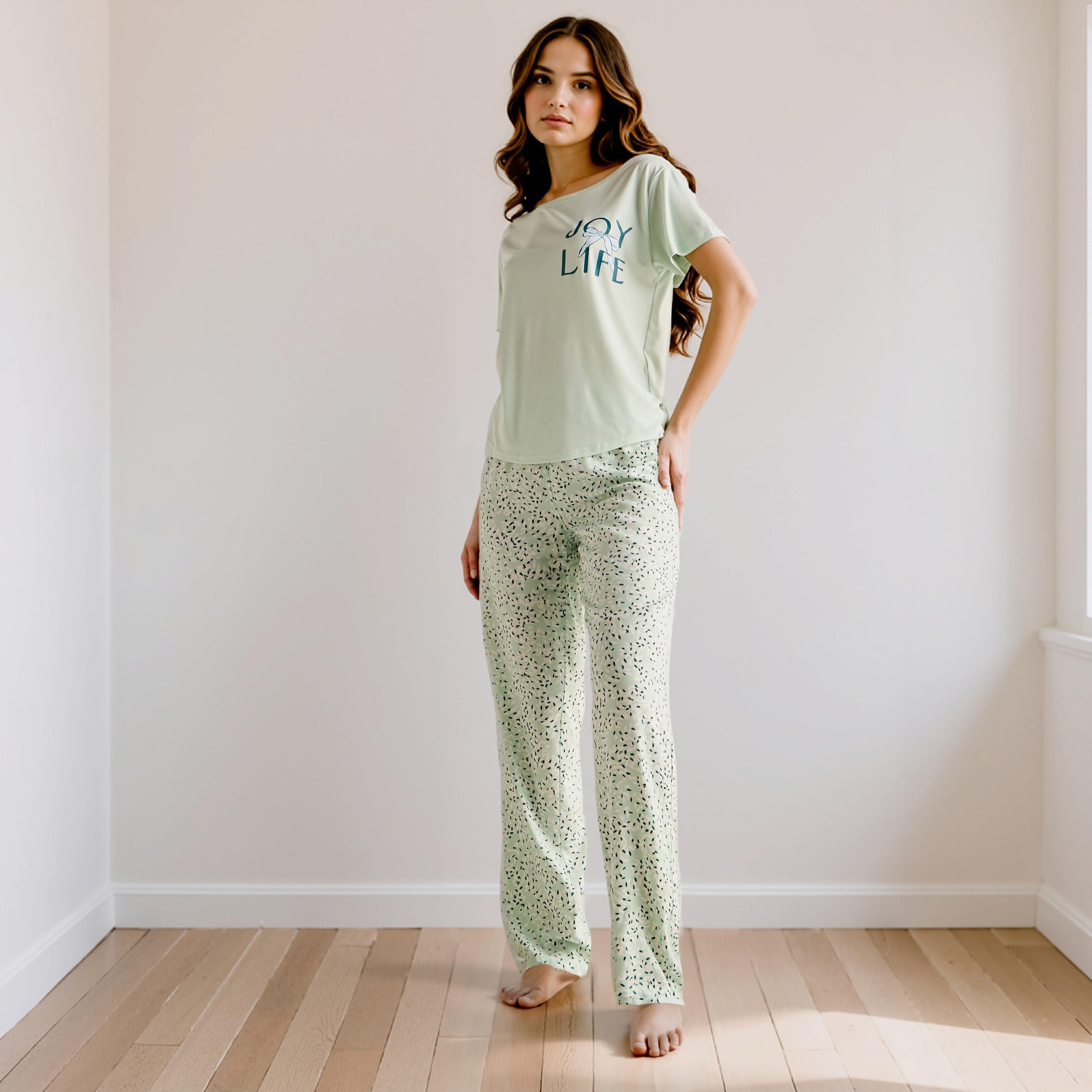 طقم بنطلون بيجاما وتيشيرت فيسكوز بطبعات جرافيك-women-clothing-nightwear-pyjamas-longsets-image-7