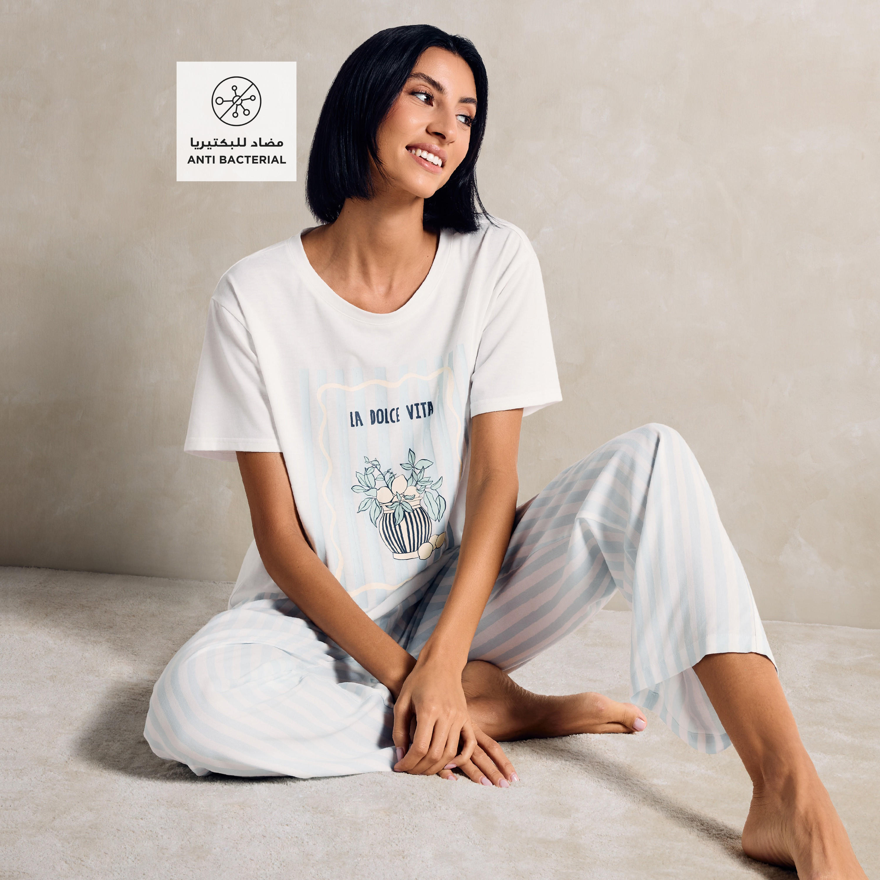 طقم بيجاما مخطّط وتيشيرت بطبعات جرافيك-women-clothing-nightwear-pyjamas-longsets-image-4