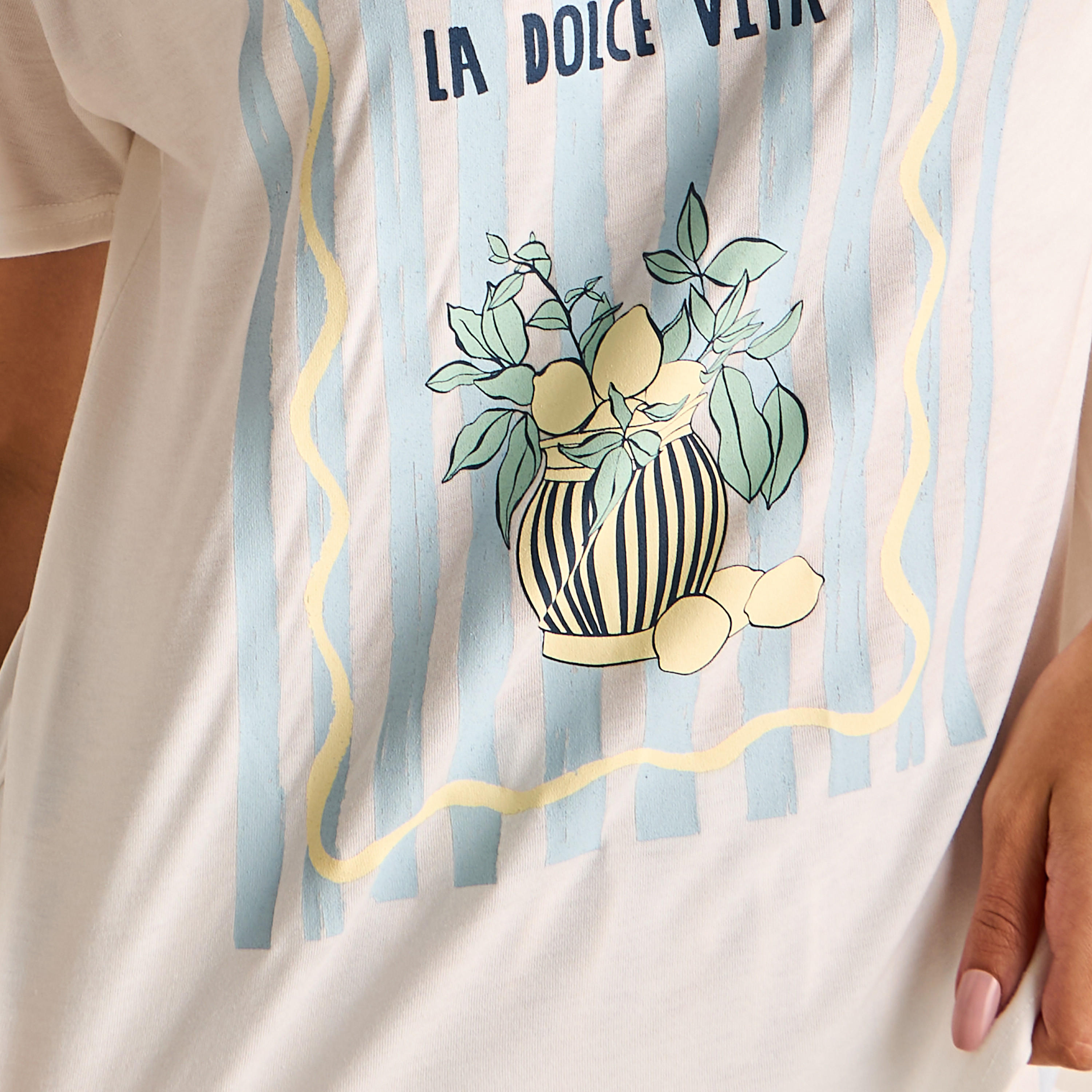 طقم بيجاما مخطّط وتيشيرت بطبعات جرافيك-women-clothing-nightwear-pyjamas-longsets-image-8