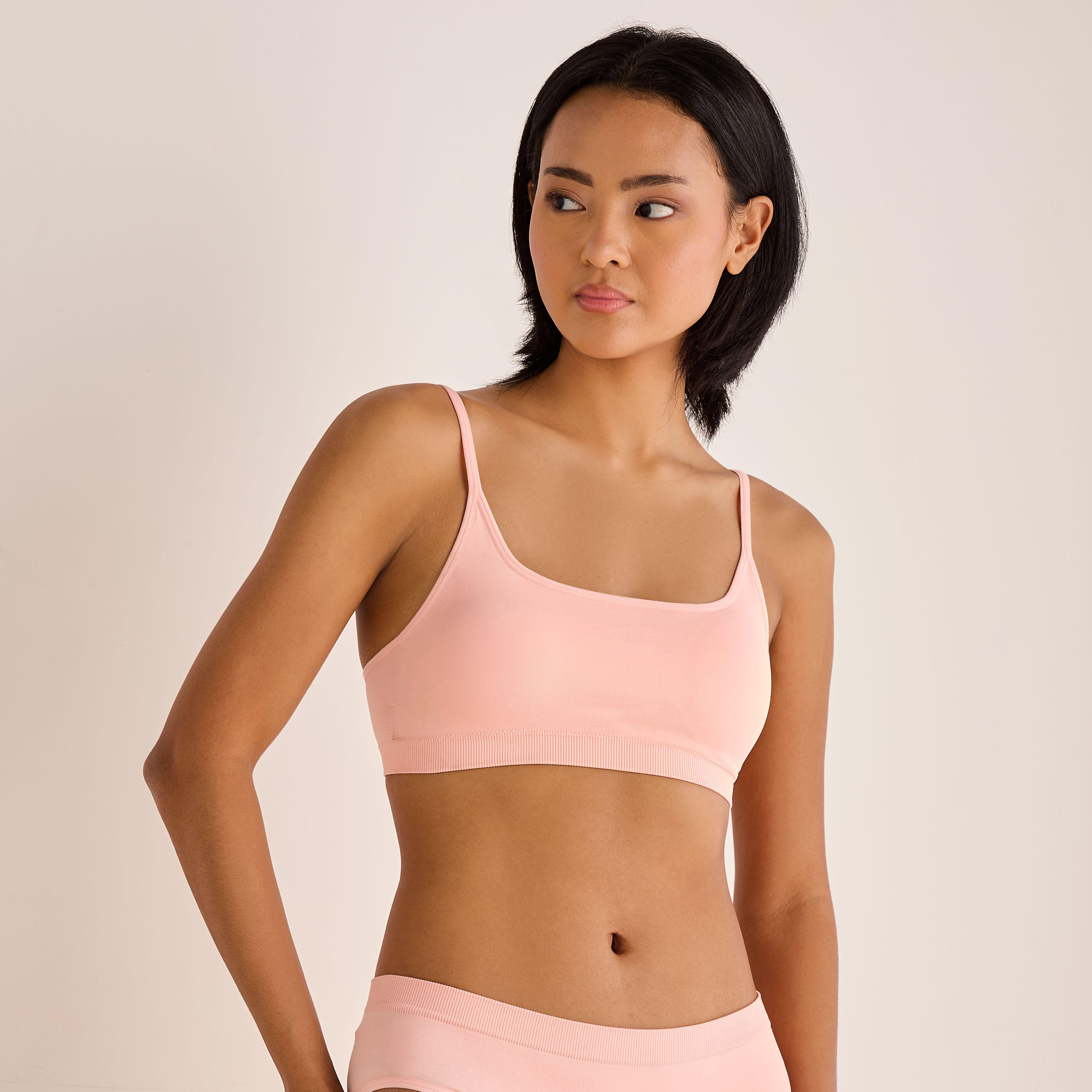طقم حمالات صدر متنوعة بدون درزات عدد 2-women-clothing-lingerie-bras-image-1