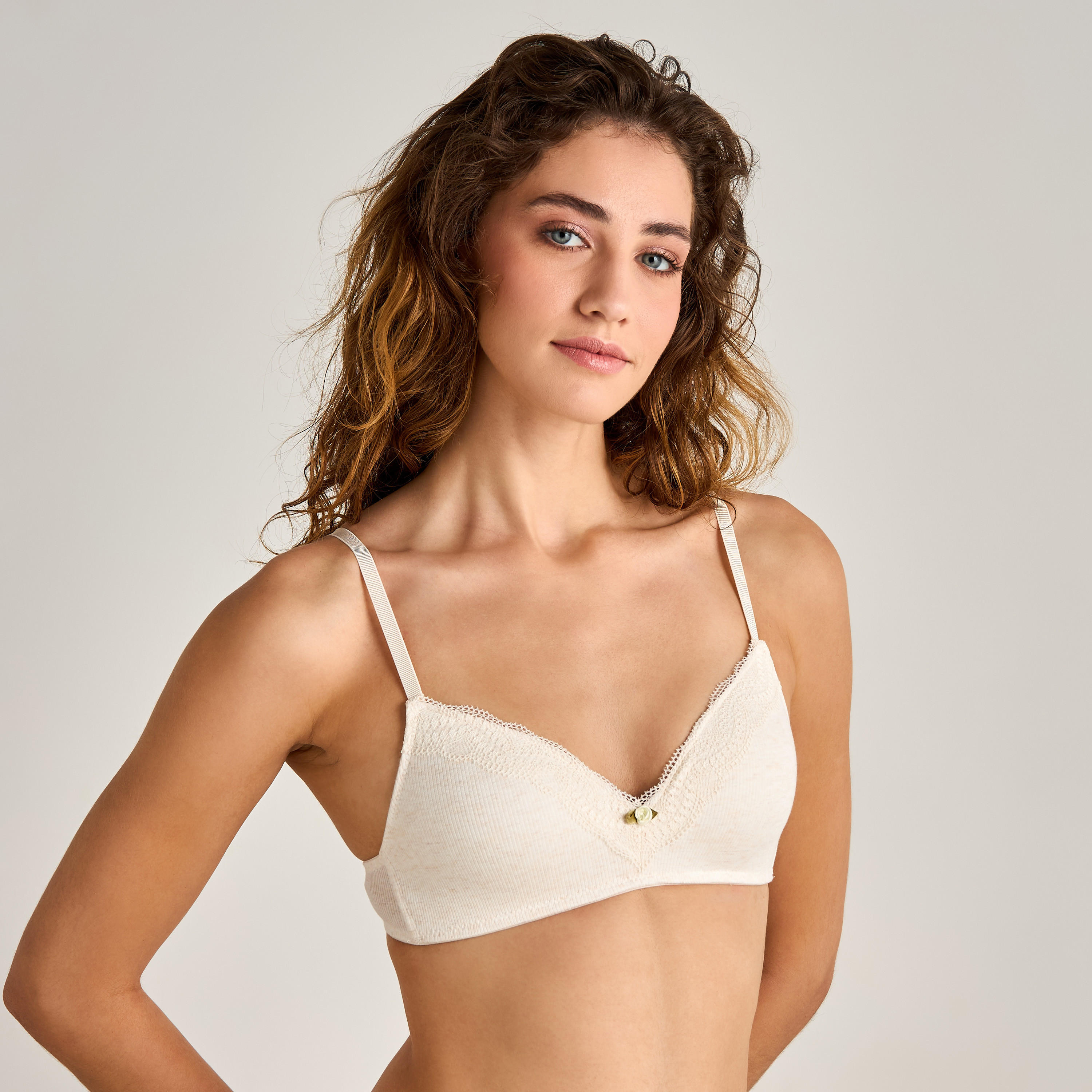 طقم صدرية مضلعة بمشبك إغلاق وتفاصيل دانتيل من قطعتين-women-clothing-lingerie-bras-image-6