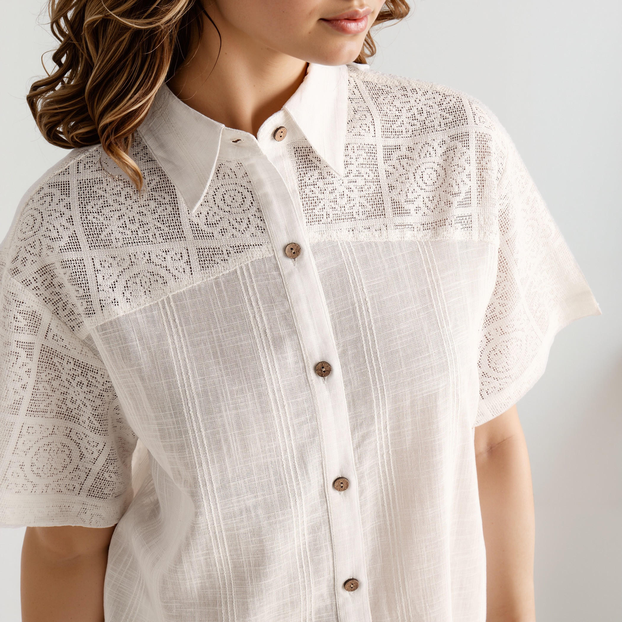 طقم قميص وبنطلون بيجاما بتفاصيل كروشيه-women-clothing-nightwear-pyjamas-longsets-image-5