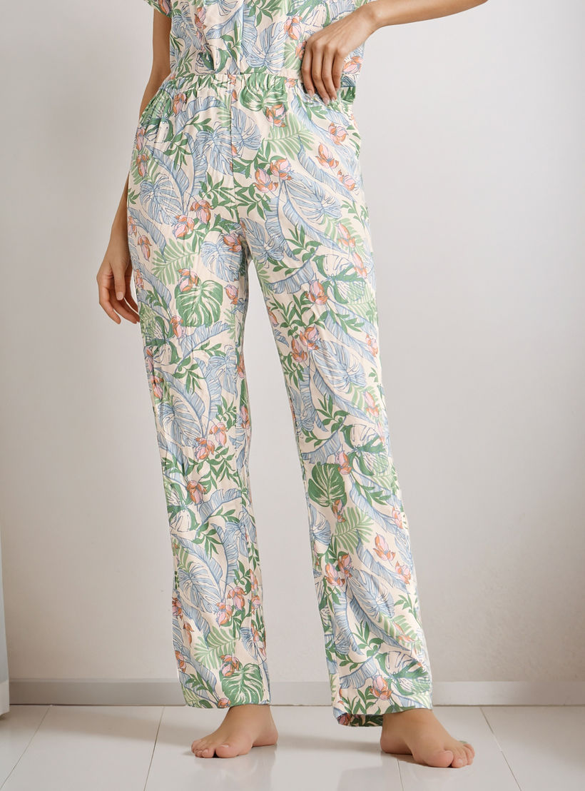 طقم بيجاما بطبعات زهرية-women-clothing-nightwear-pyjamas-longsets-image-4