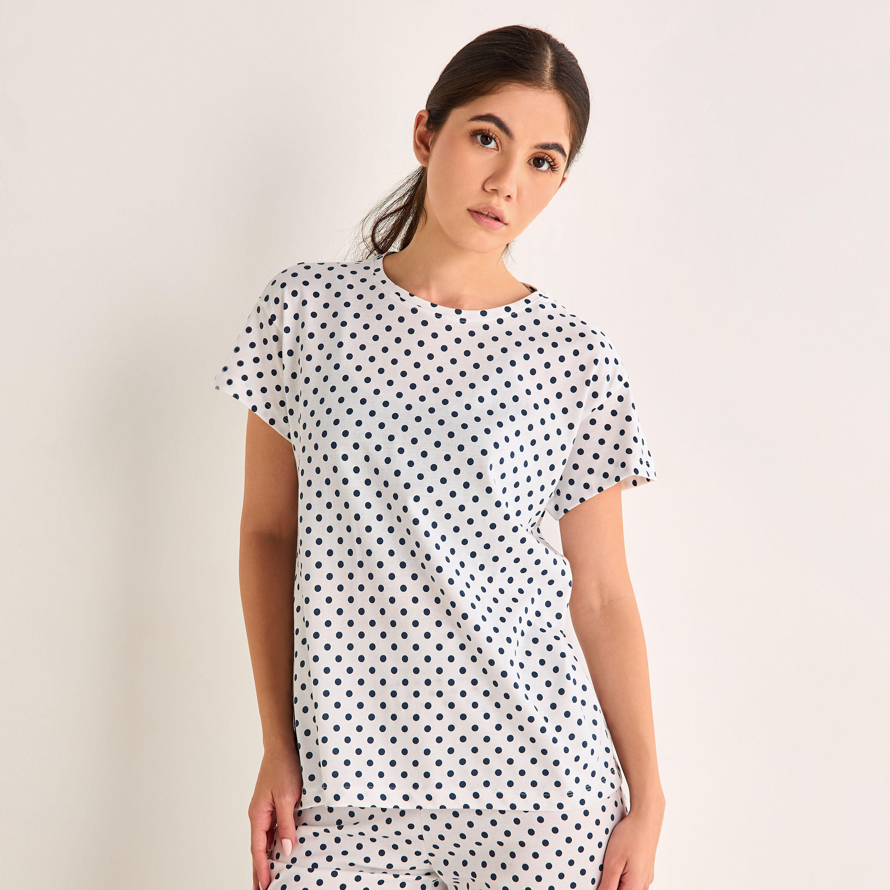 طقم بيجاما بطبعات منقطة-women-clothing-nightwear-pyjamas-longsets-image-2