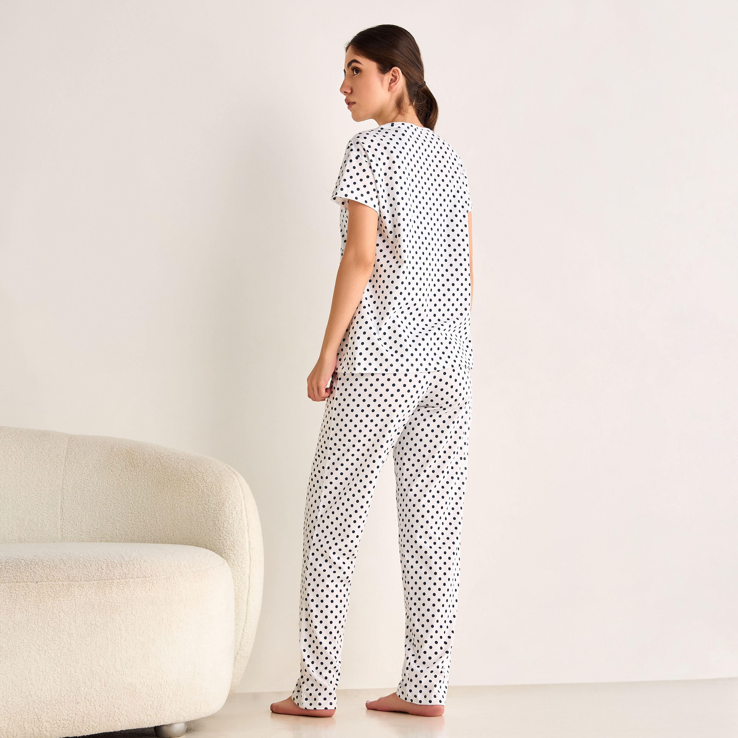 طقم بيجاما بطبعات منقطة-women-clothing-nightwear-pyjamas-longsets-image-3