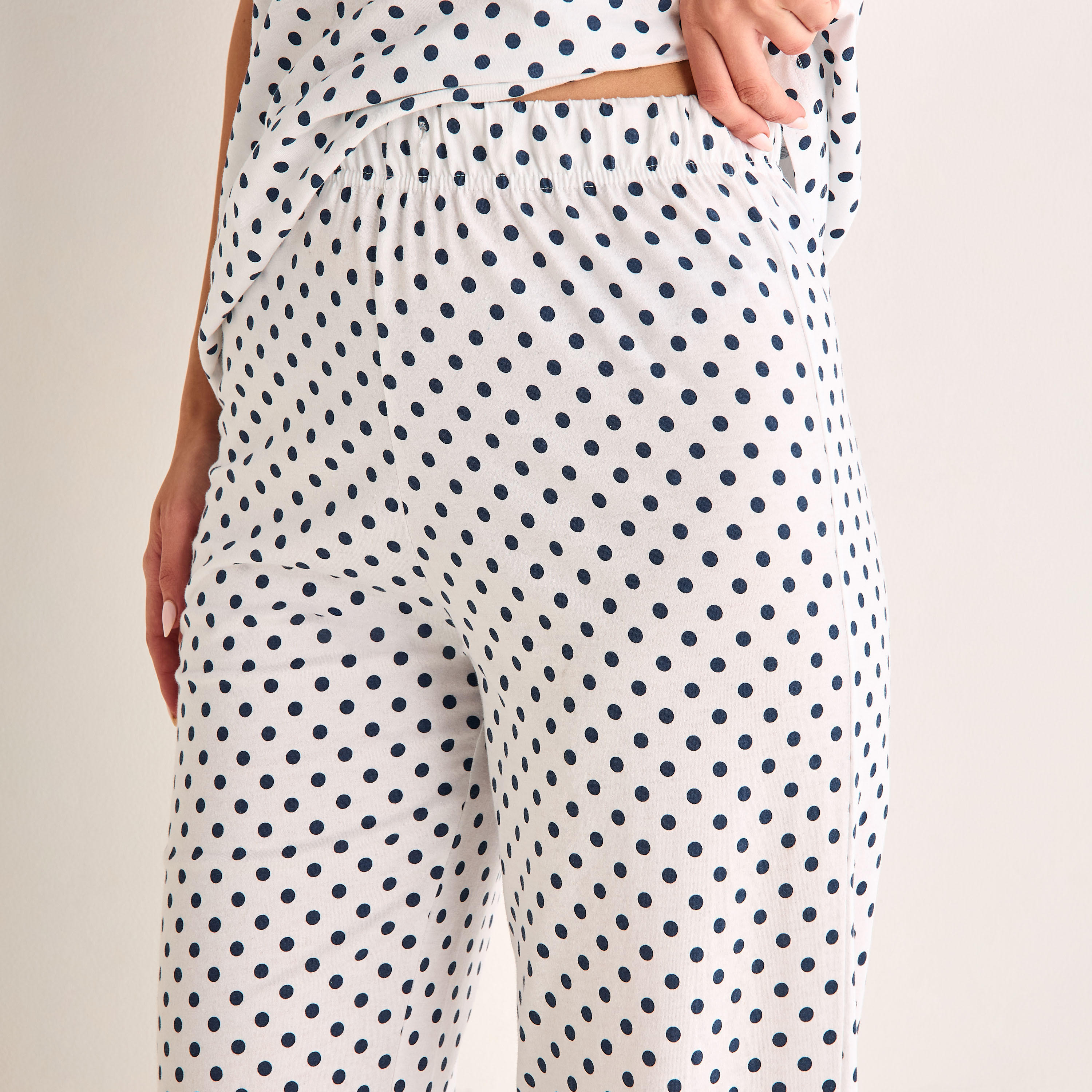 طقم بيجاما بطبعات منقطة-women-clothing-nightwear-pyjamas-longsets-image-5