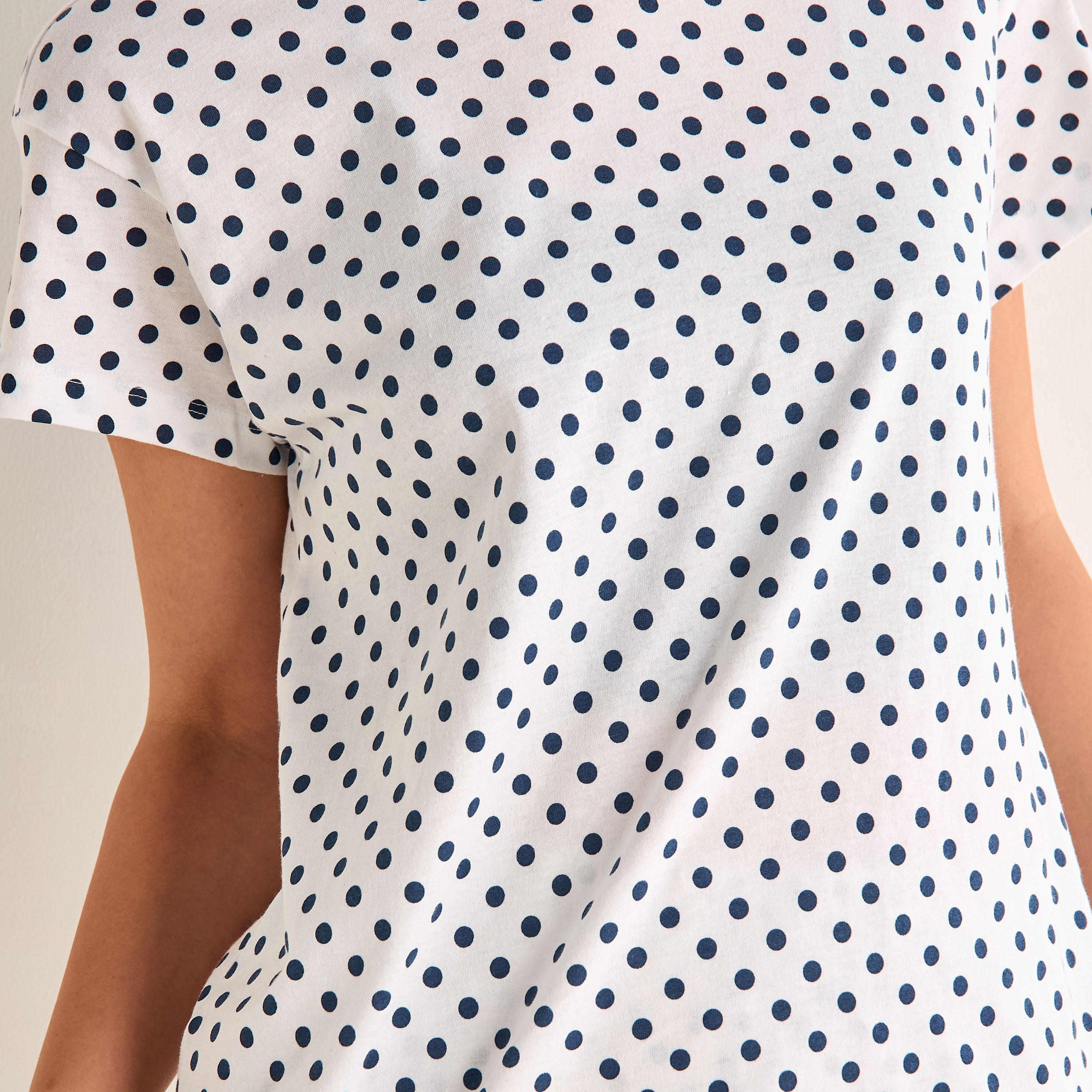 طقم بيجاما بطبعات منقطة-women-clothing-nightwear-pyjamas-longsets-image-6