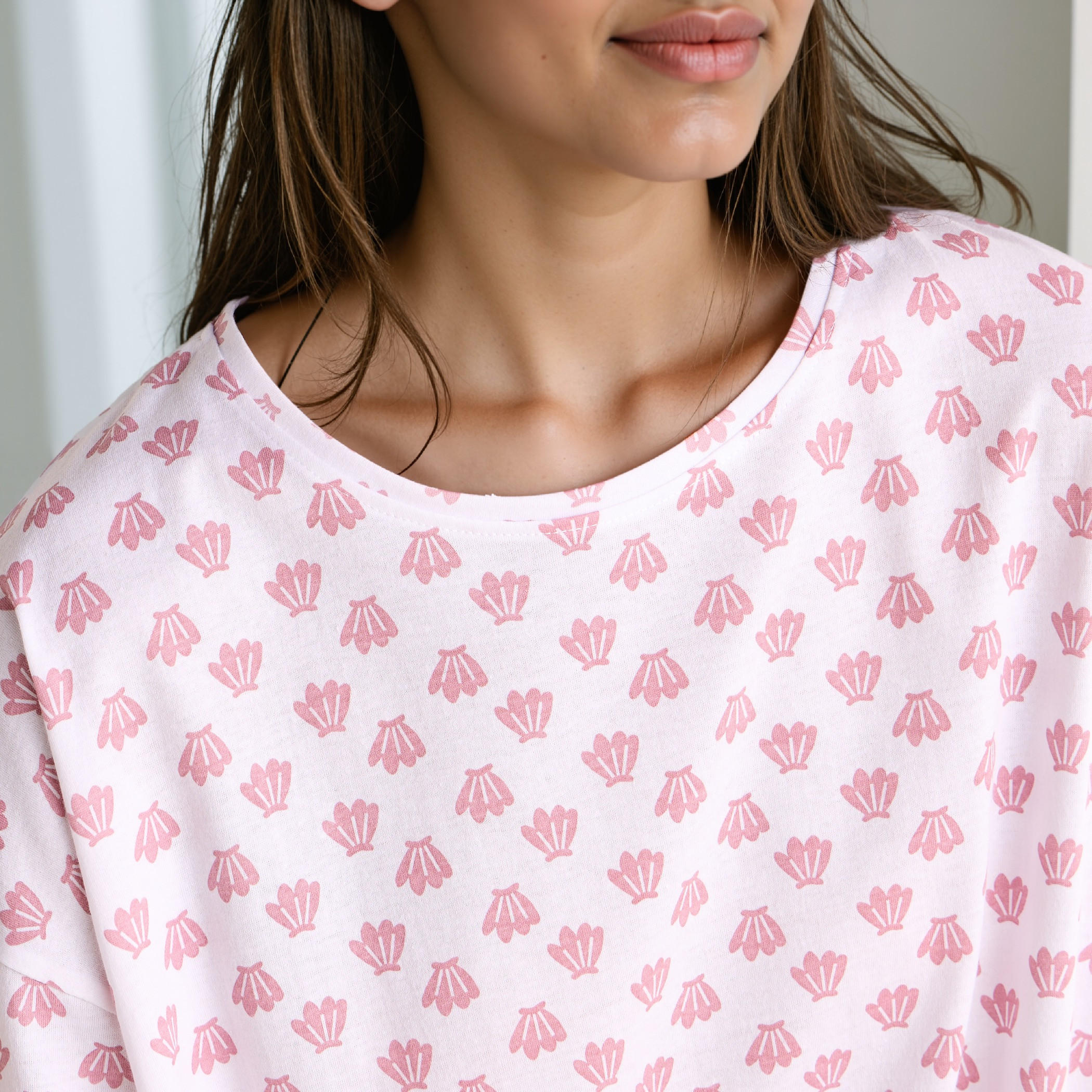 طقم شورت وتيشيرت بطبعات-women-clothing-nightwear-pyjamas-shortsets-image-5