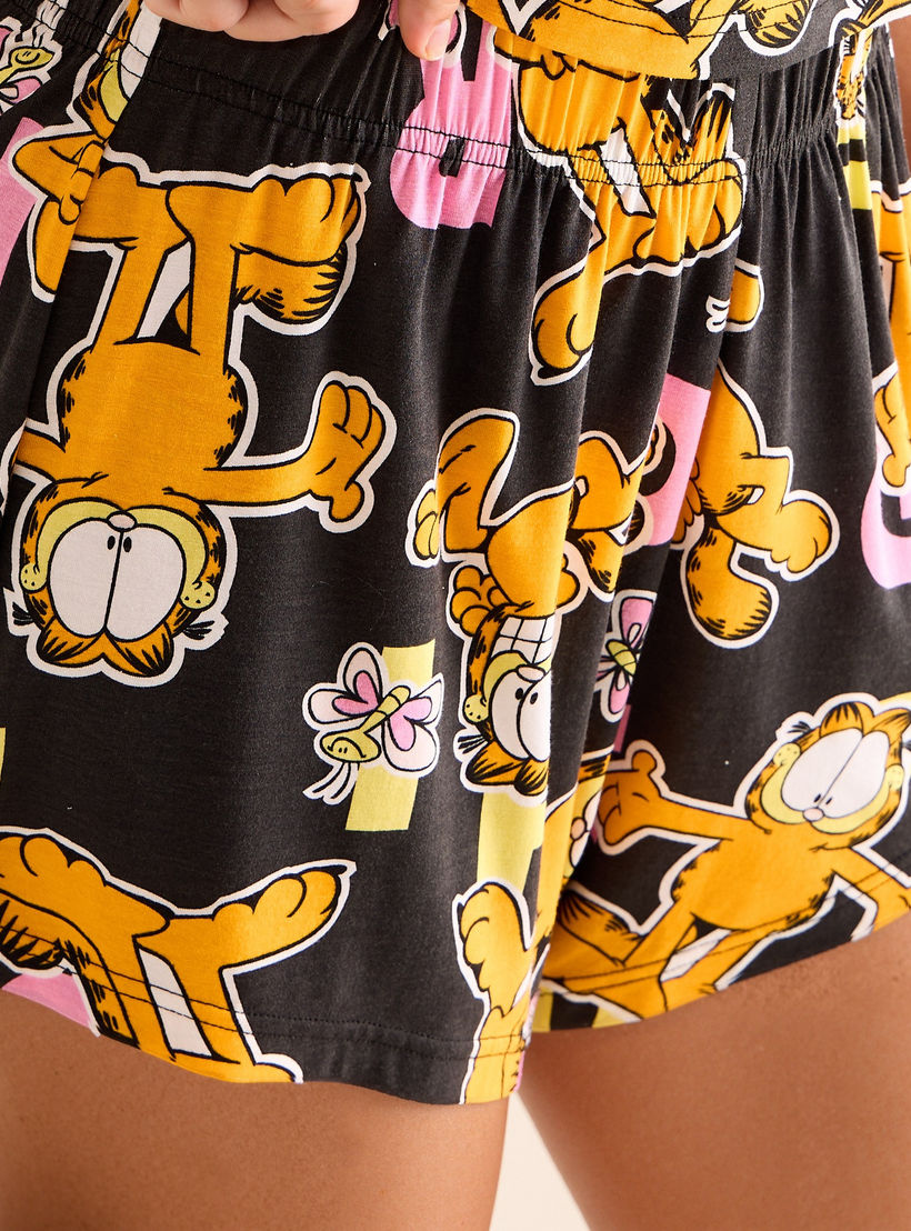 طقم شورت بطبعات جارفيلد-women-clothing-nightwear-pyjamas-shortsets-image-6