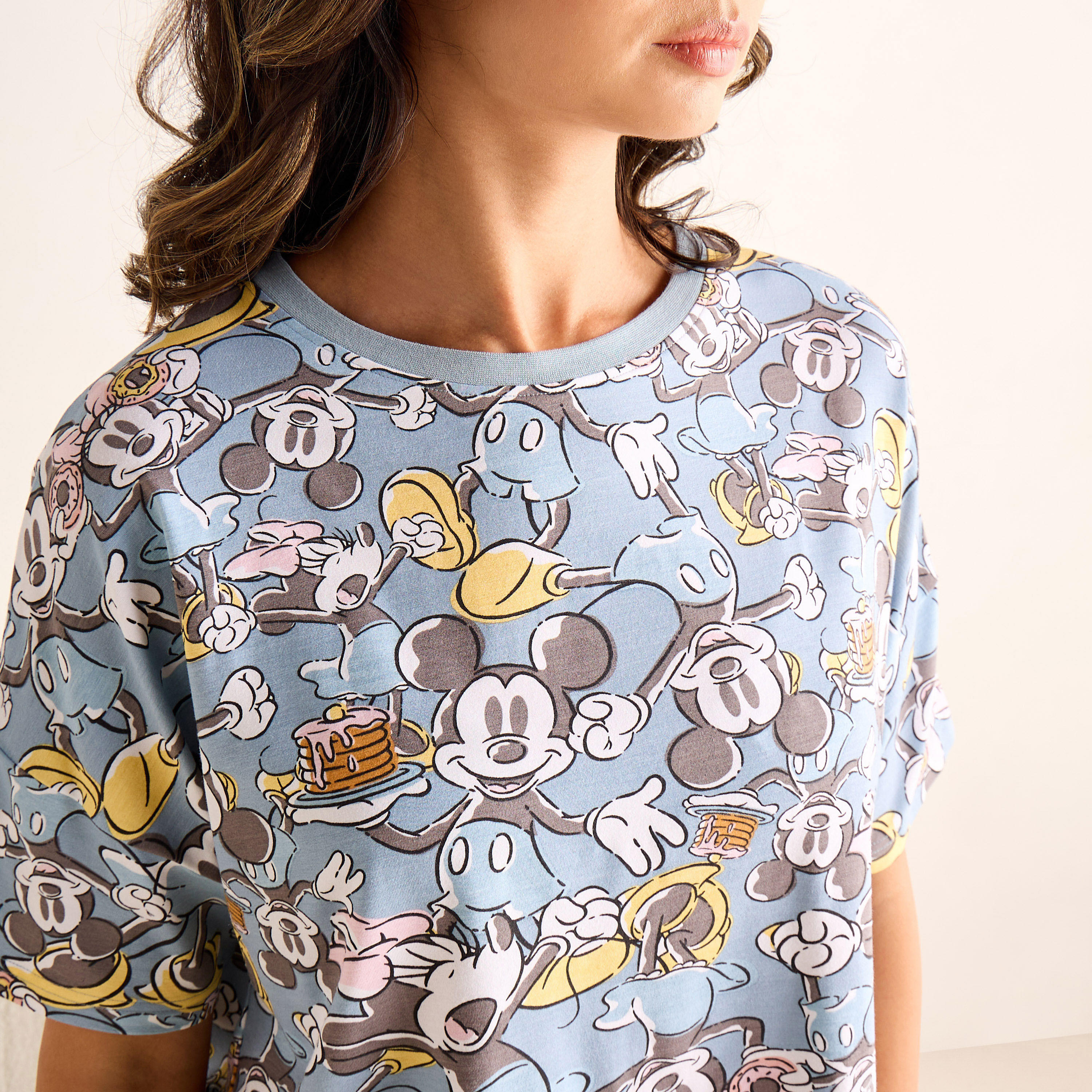 طقم شورت بطبعات ميكي ماوس-women-clothing-nightwear-pyjamas-shortsets-image-5