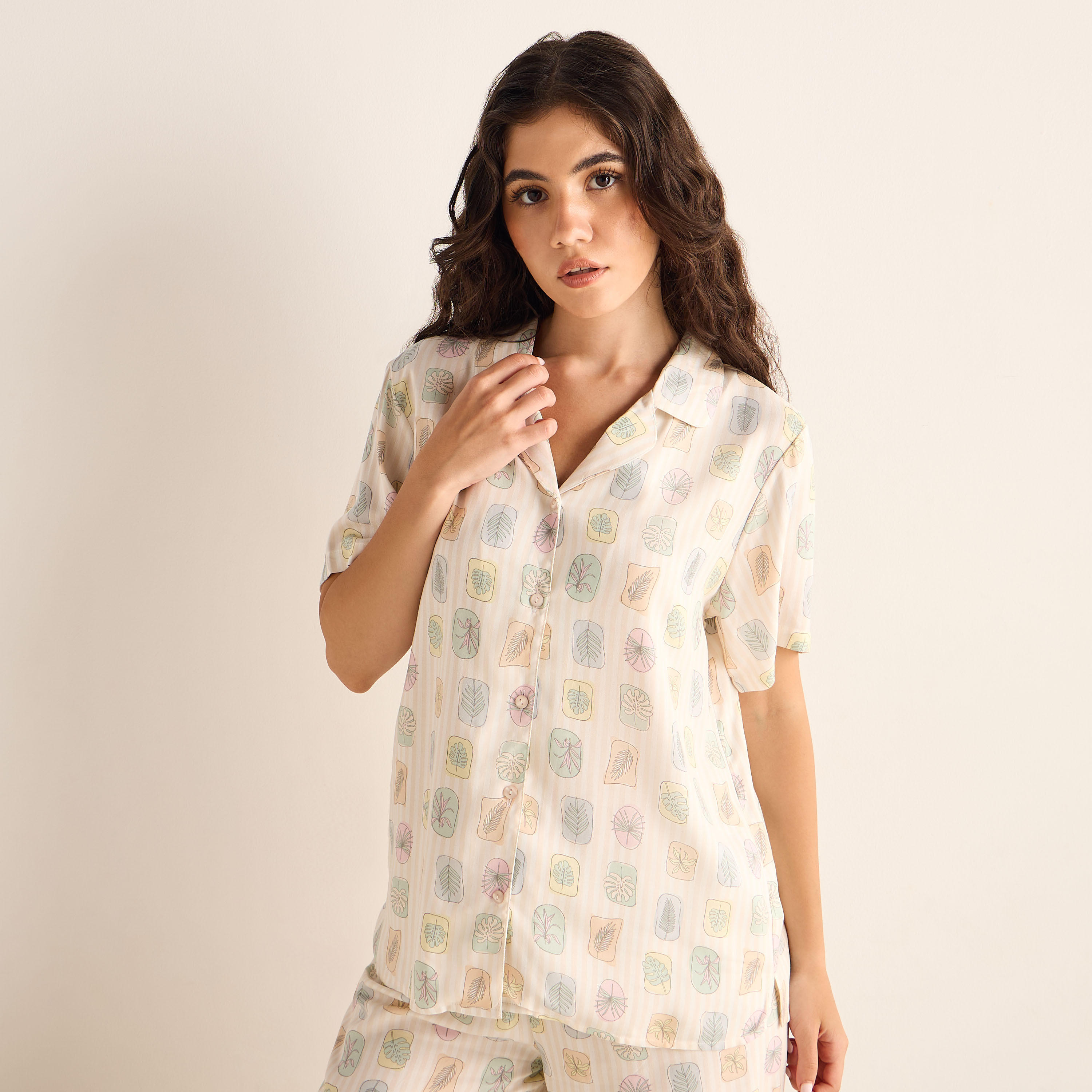 طقم بنطلون بيجاما وقميص بطبعات-women-clothing-nightwear-pyjamas-longsets-image-5