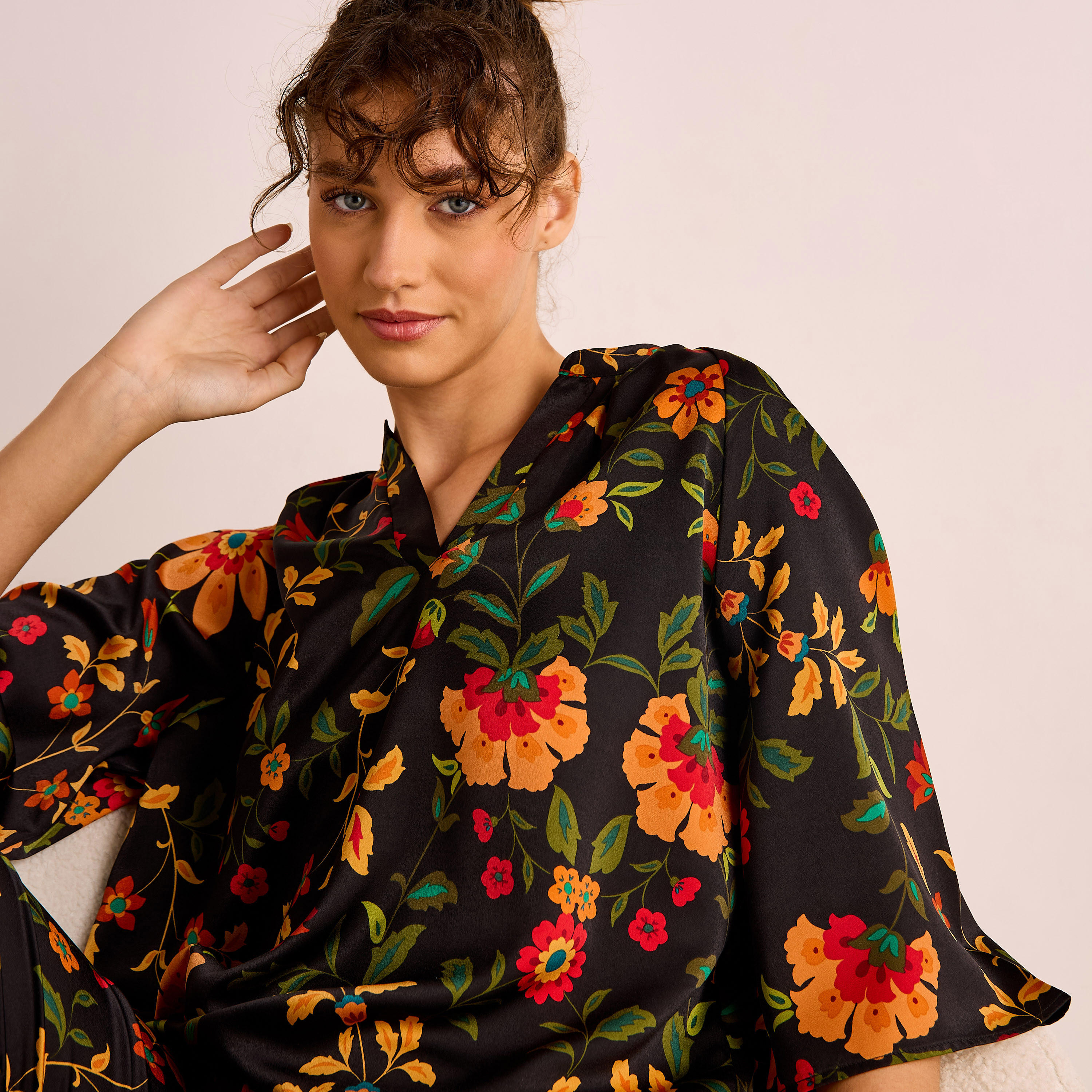طقم بيجاما بلوزة وبنطلون ساتان بطبعات زهرية-women-clothing-nightwear-pyjamas-longsets-image-5