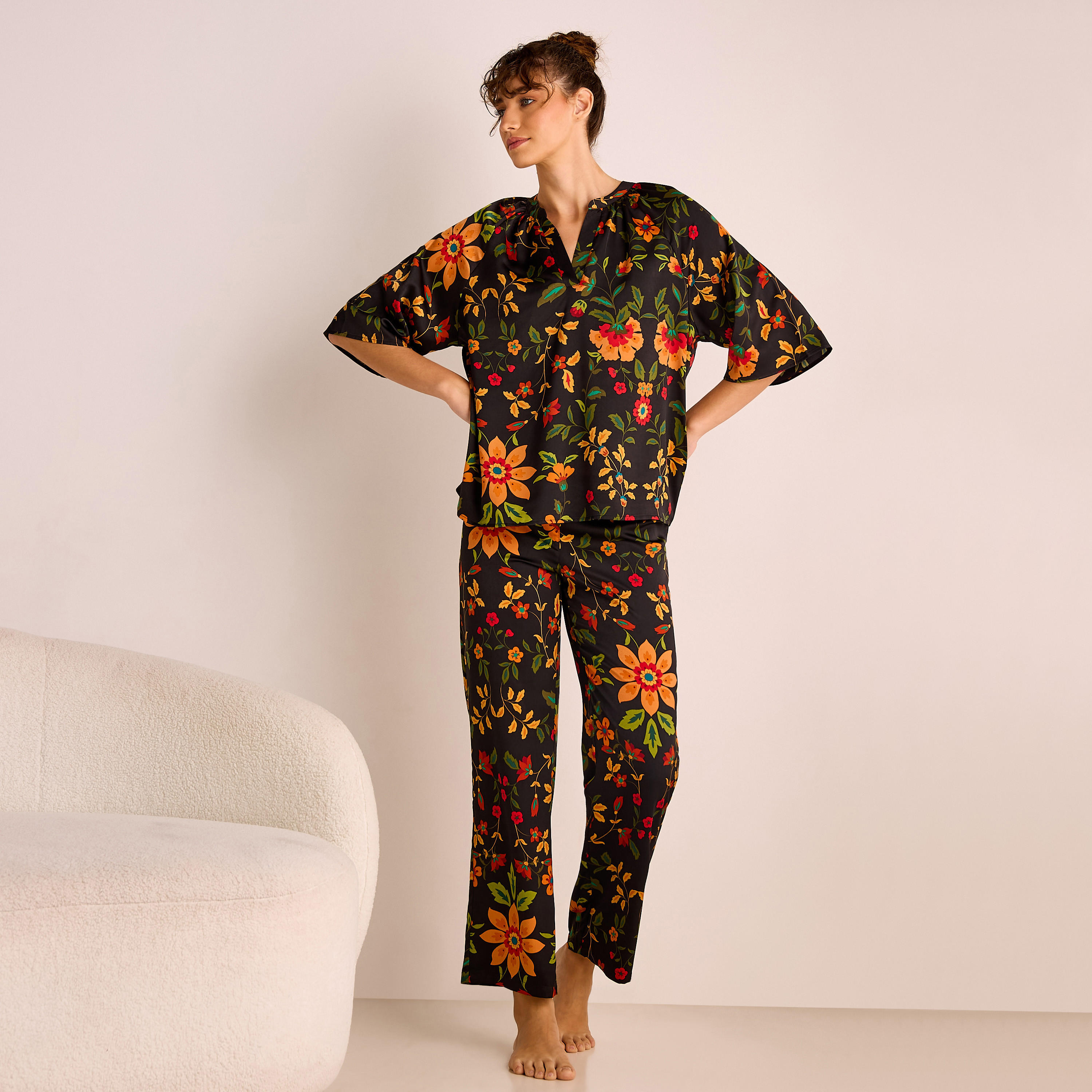 طقم بيجاما بلوزة وبنطلون ساتان بطبعات زهرية-women-clothing-nightwear-pyjamas-longsets-image-7