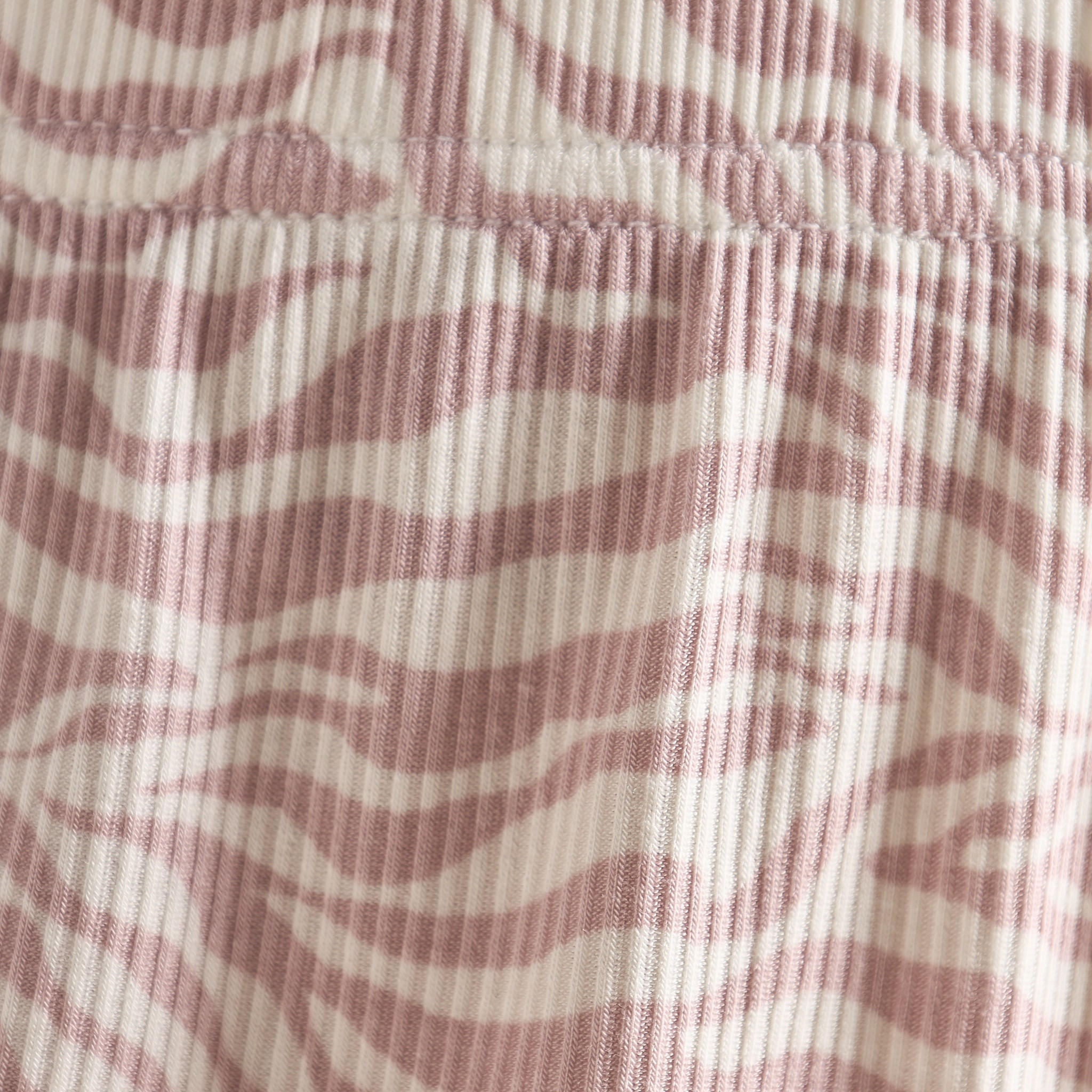 شورت مضلع بخصر مطاطي-women-clothing-nightwear-pyjamas-bottoms-image-5