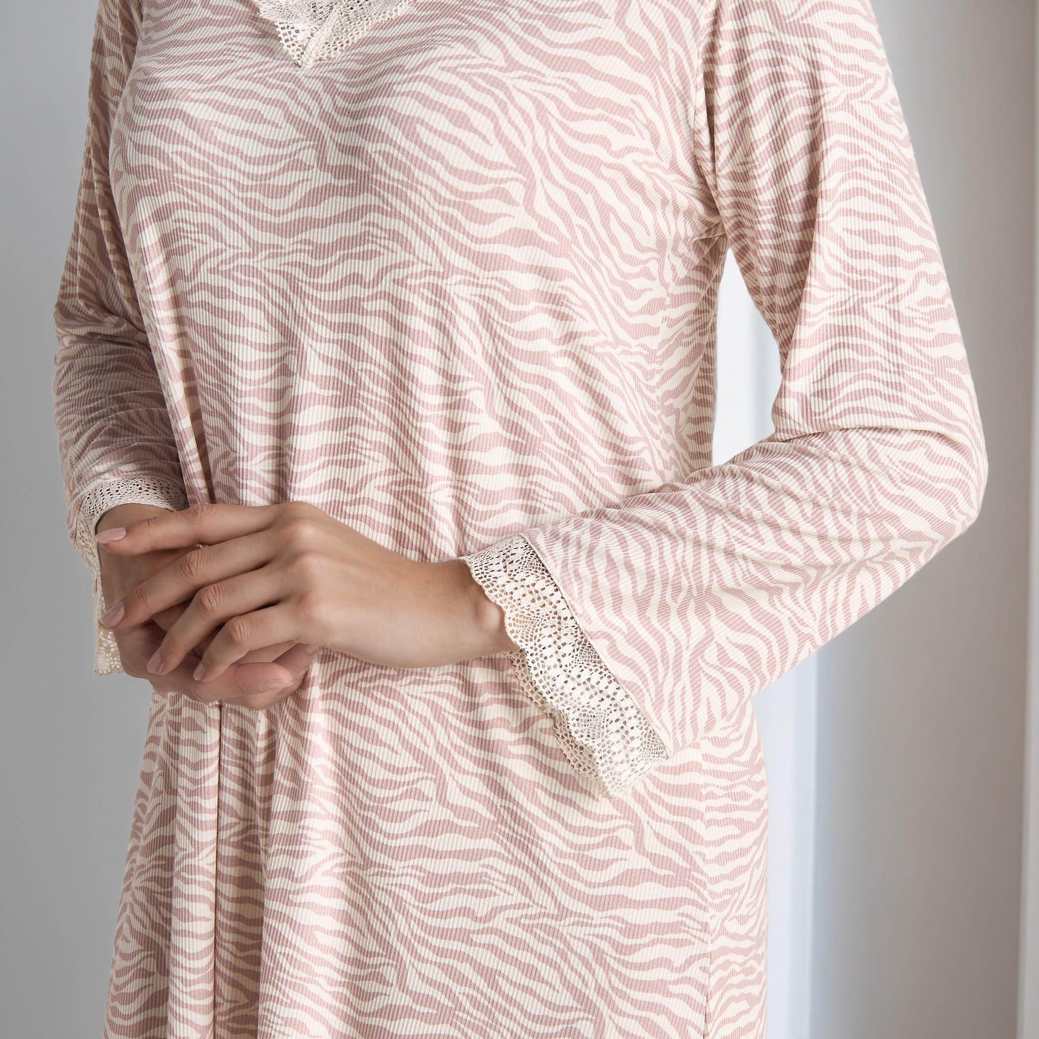 فستان نوم بياقة V وطبعات حيوان-women-clothing-nightwear-nighties-image-4