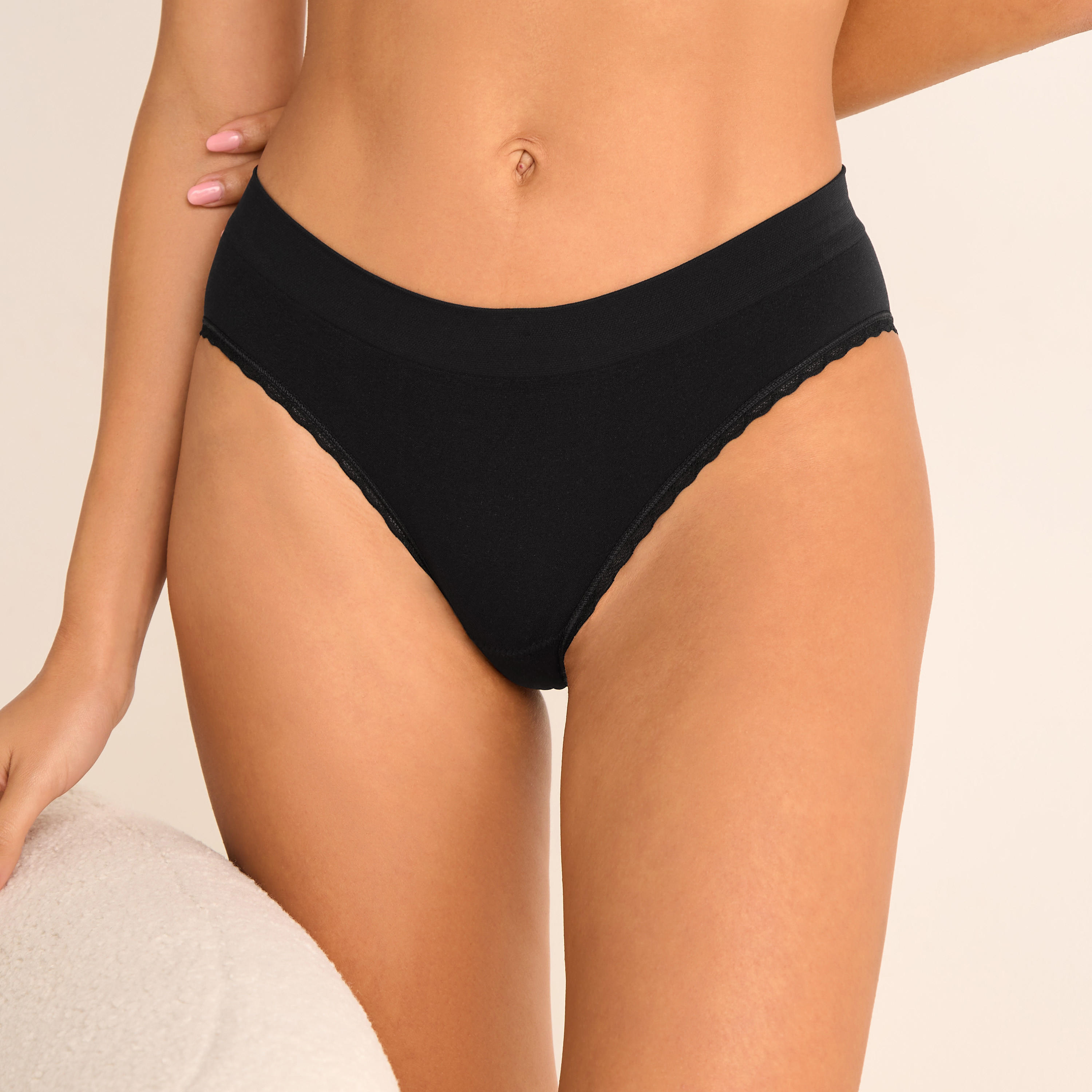 سروال داخلي بدون خياطة وبحافة دانتيل-women-clothing-lingerie-panties-image-1
