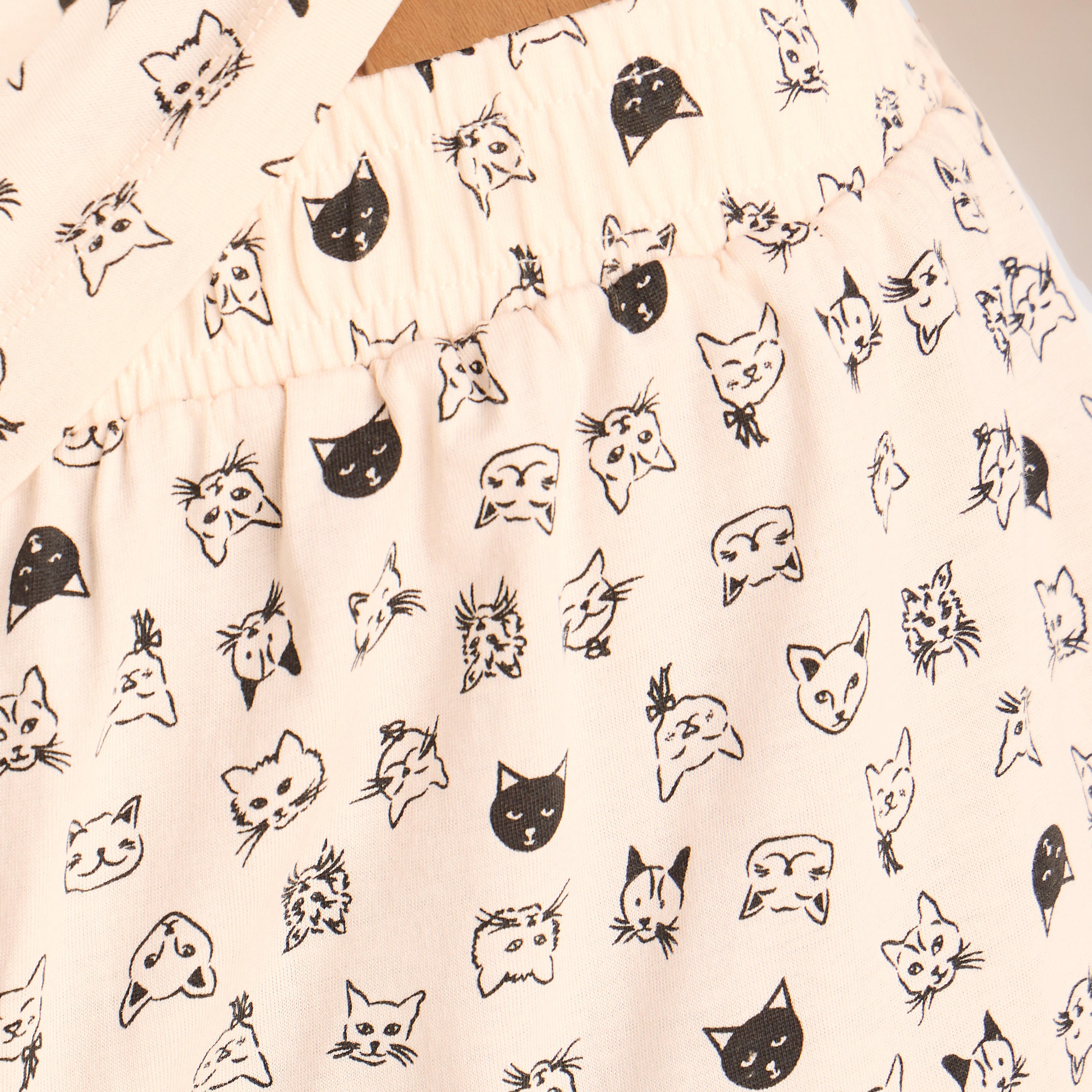 طقم شورت وتيشيرت بطبعات-women-clothing-nightwear-pyjamas-shortsets-image-2