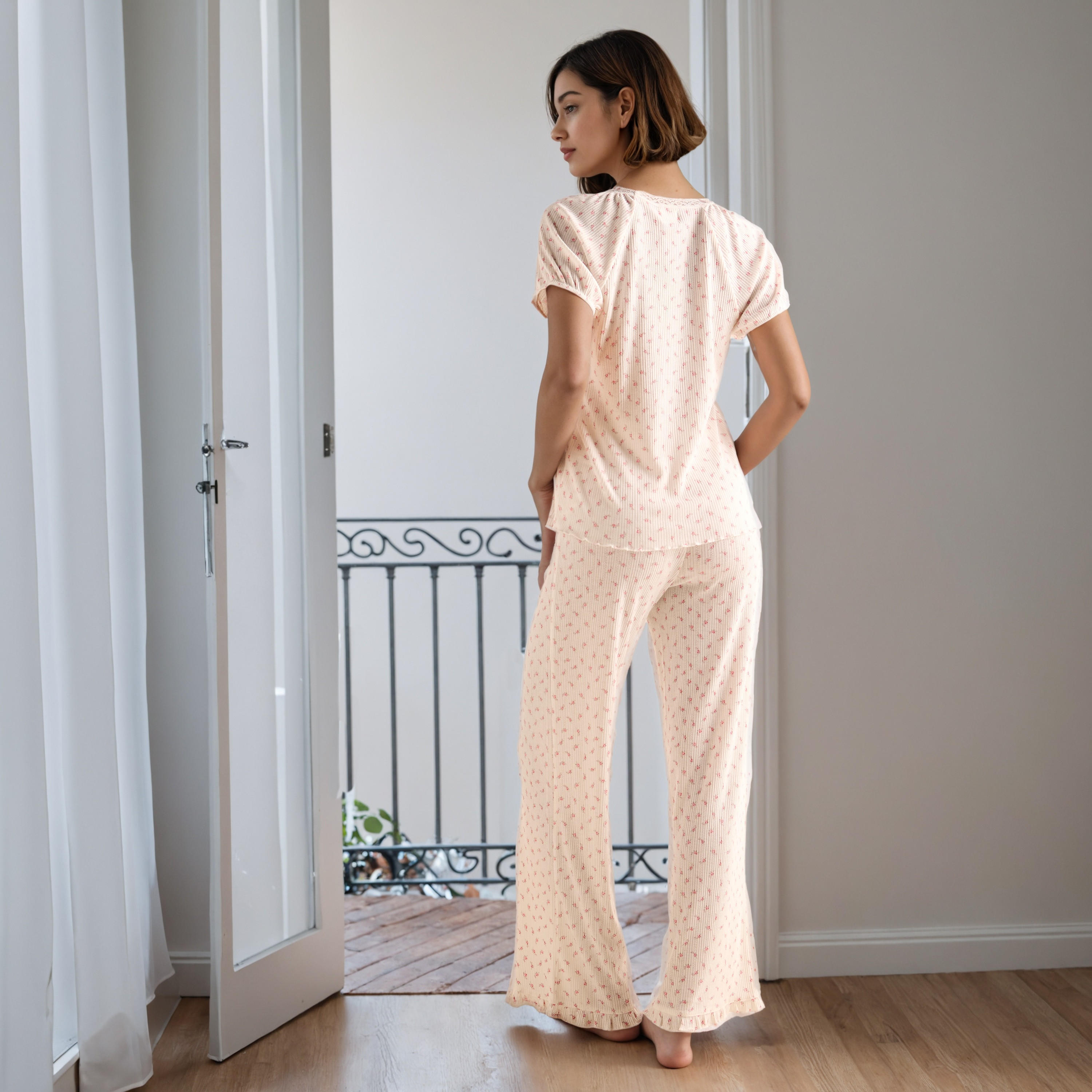 طقم بيجاما بطبعات زهرية-women-clothing-nightwear-pyjamas-longsets-image-3
