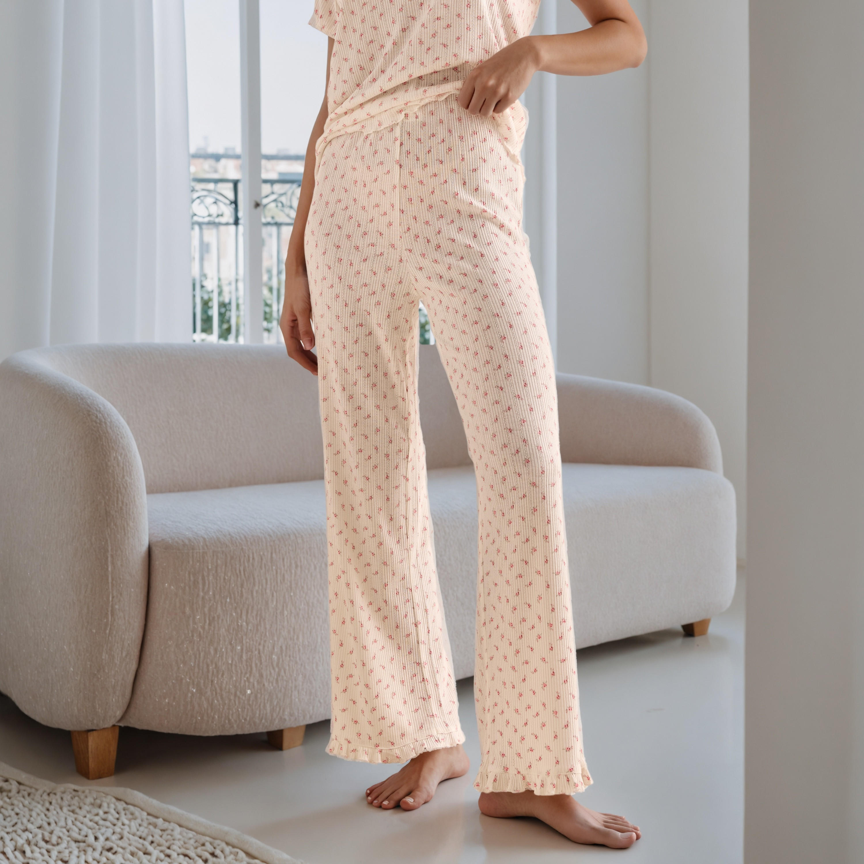 طقم بيجاما بطبعات زهرية-women-clothing-nightwear-pyjamas-longsets-image-4