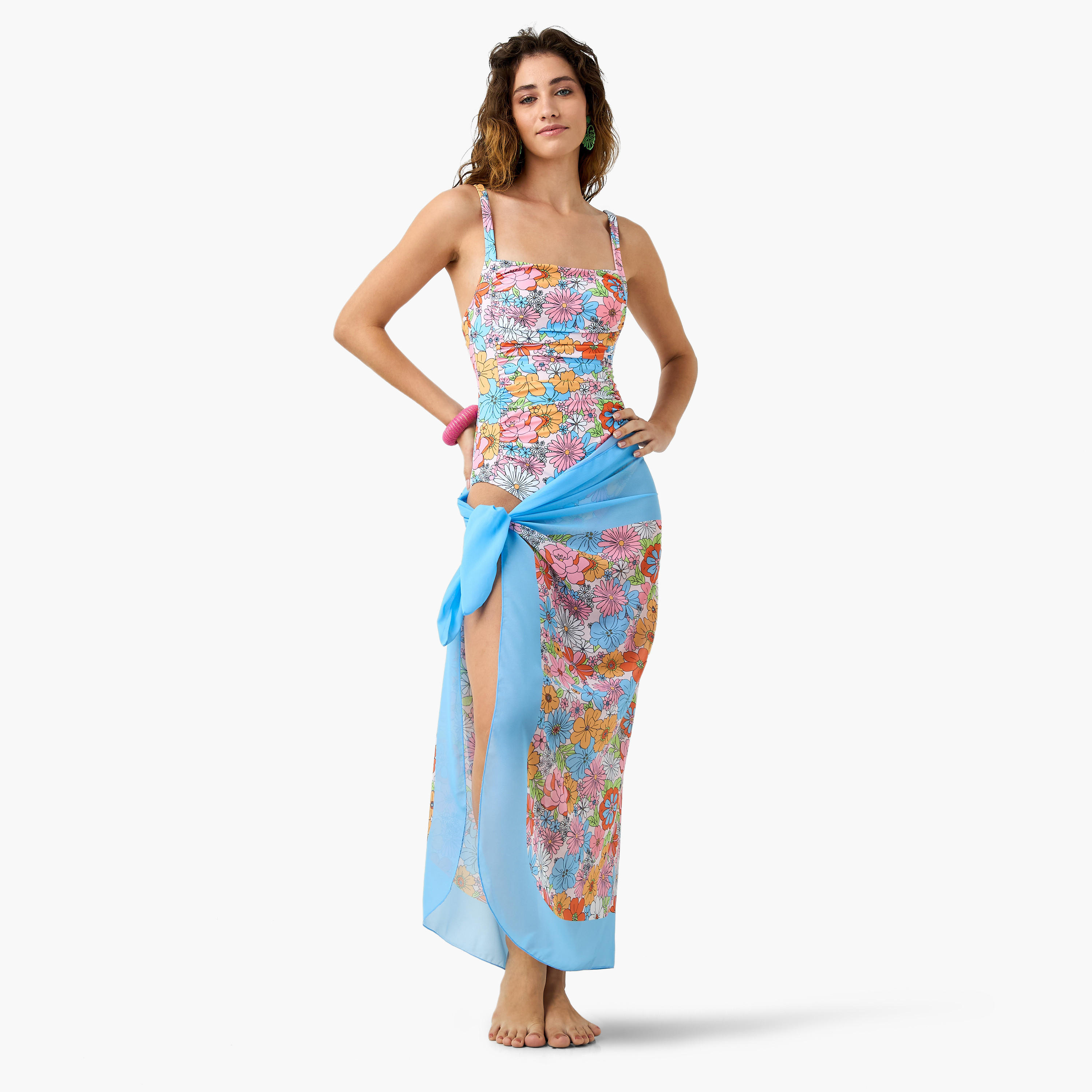 بدلة سباحة بطبعات زهرية وسارونج-women-clothing-swimandbeach-swimsuits-image-1