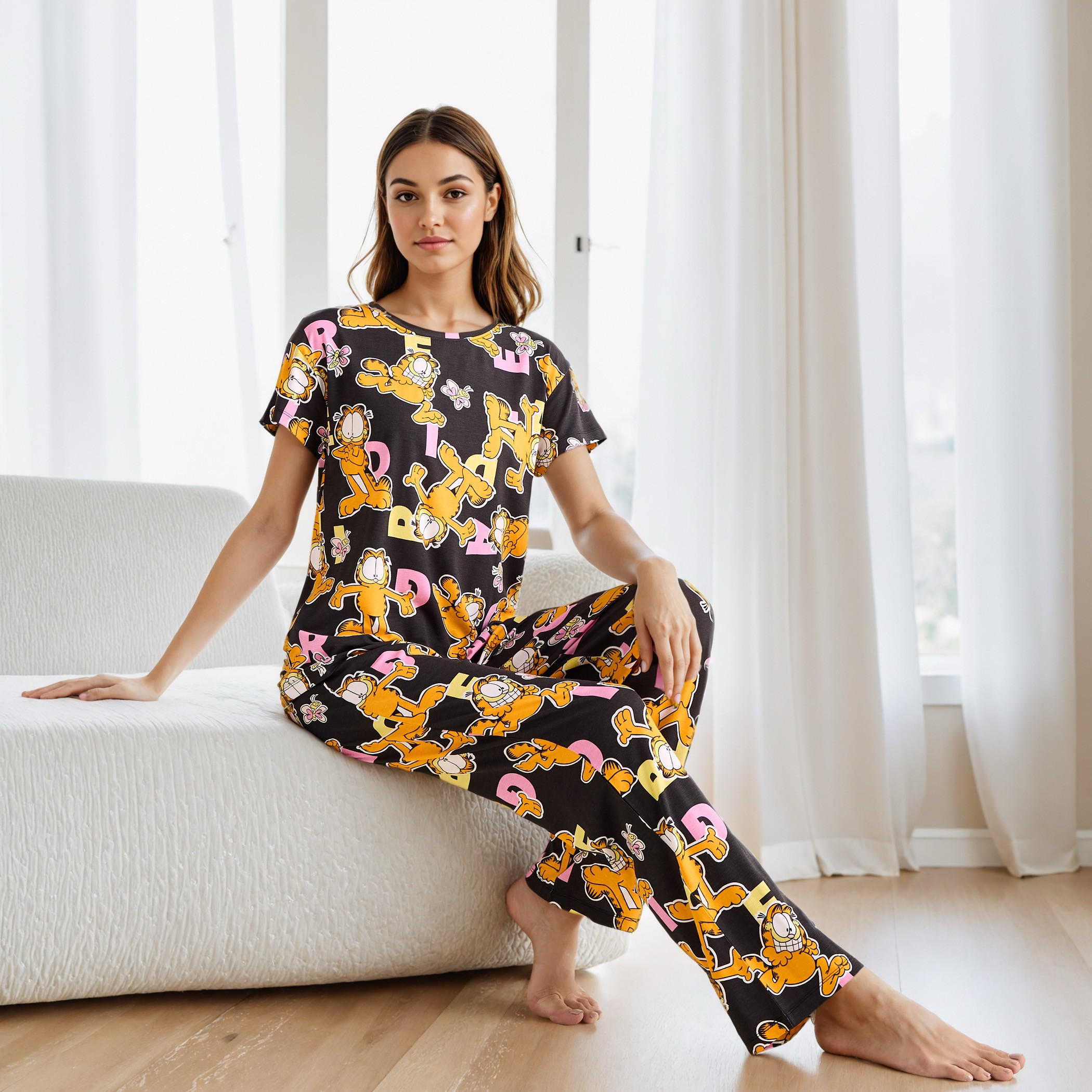 طقم بيجاما بطبعات جارفيلد-women-clothing-nightwear-pyjamas-longsets-image-1