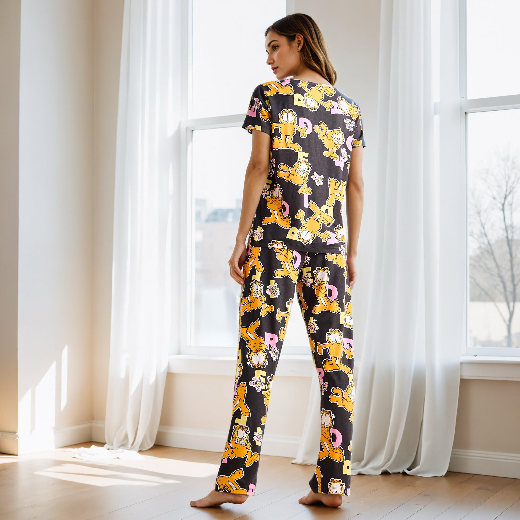طقم بيجاما بطبعات جارفيلد-women-clothing-nightwear-pyjamas-longsets-image-2