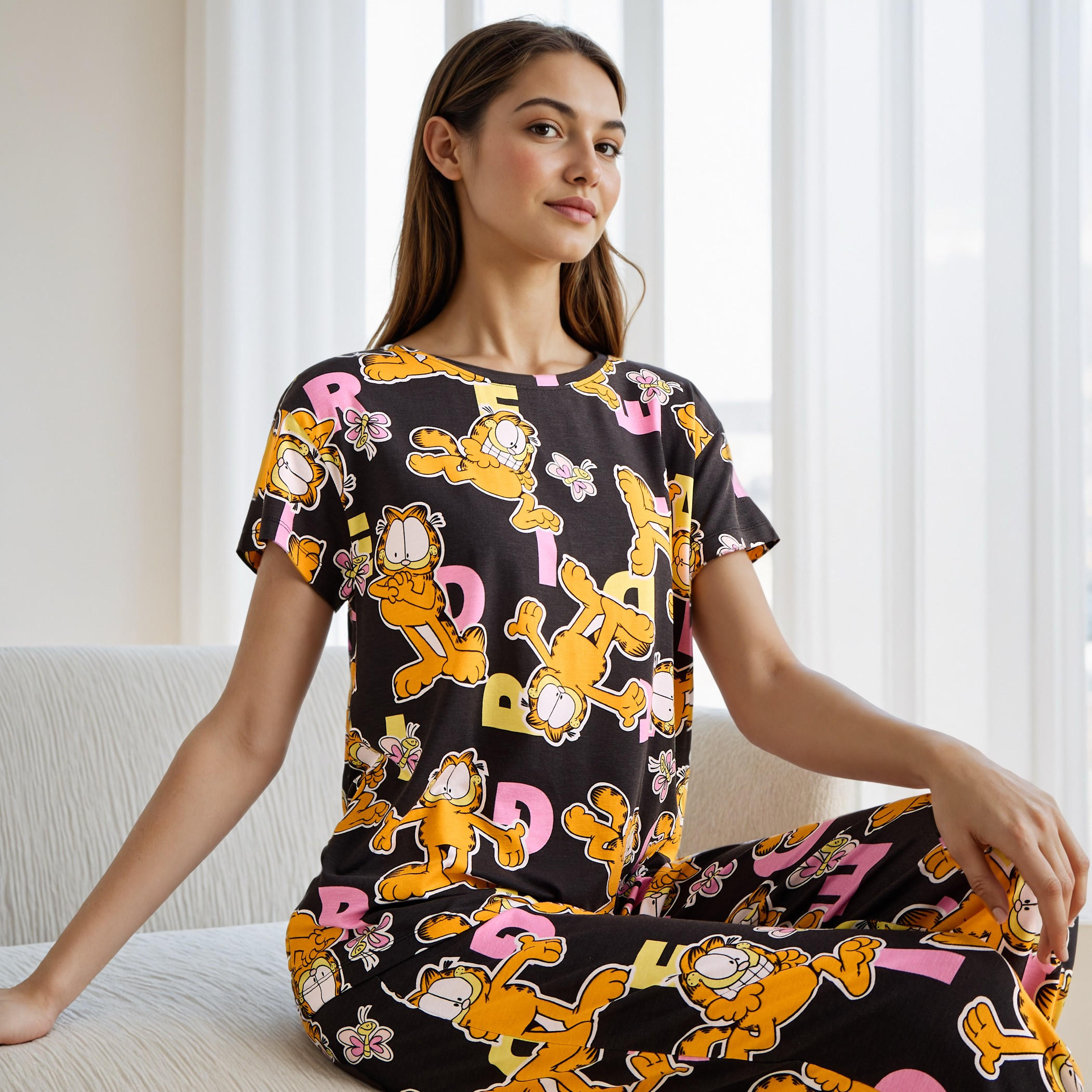 طقم بيجاما بطبعات جارفيلد-women-clothing-nightwear-pyjamas-longsets-image-3