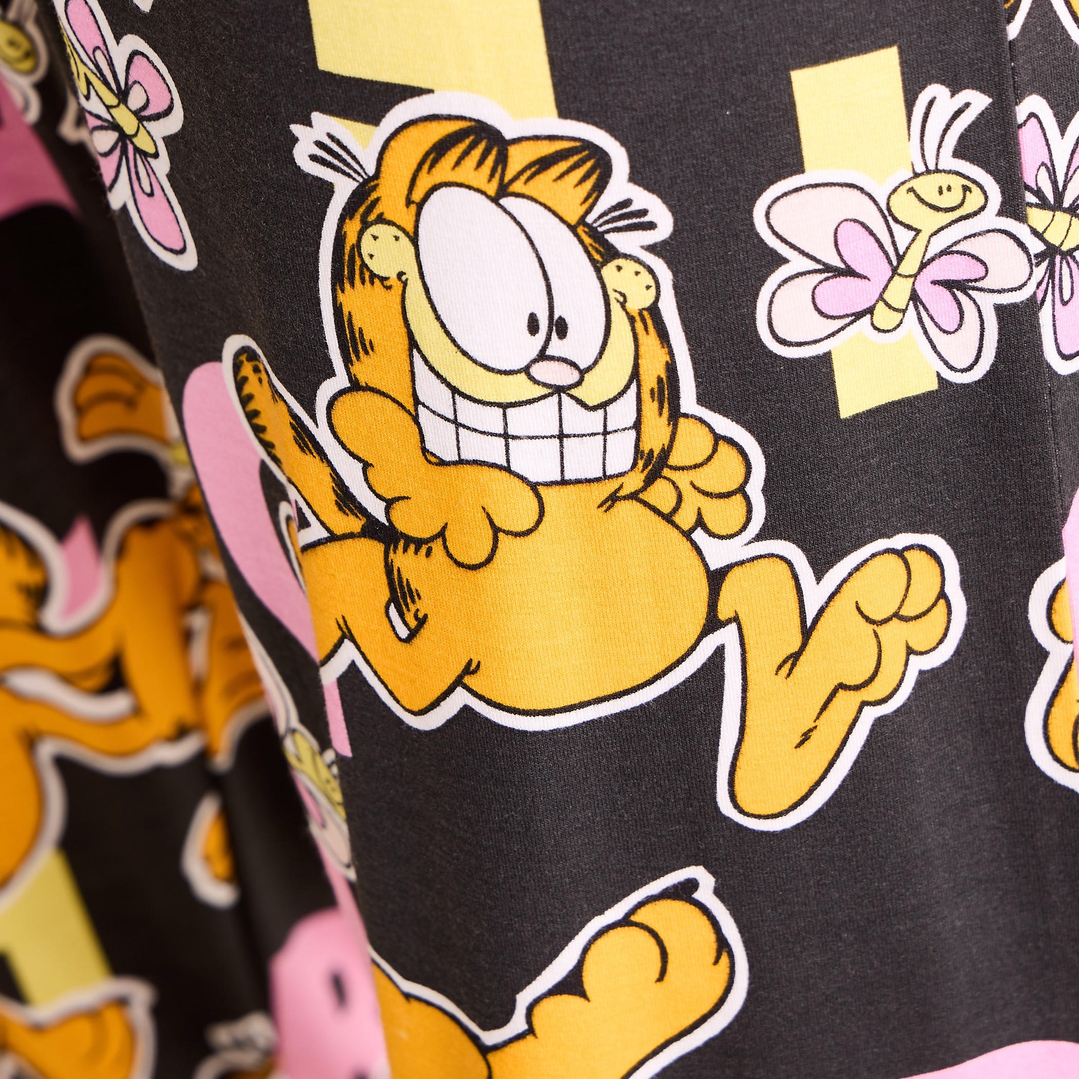 طقم بيجاما بطبعات جارفيلد-women-clothing-nightwear-pyjamas-longsets-image-6