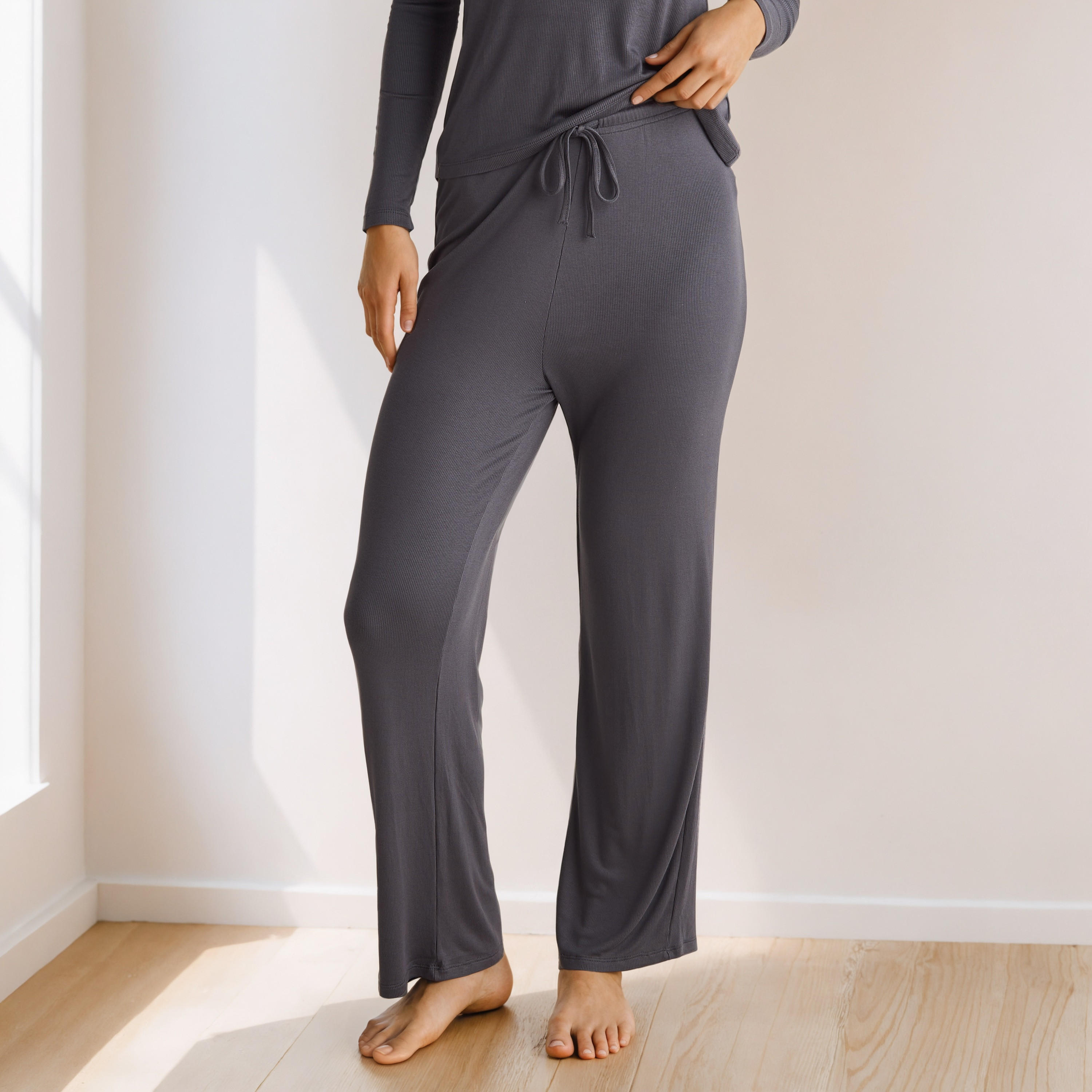 طقم بيجاما بحواف دانتيل-women-clothing-nightwear-pyjamas-longsets-image-3