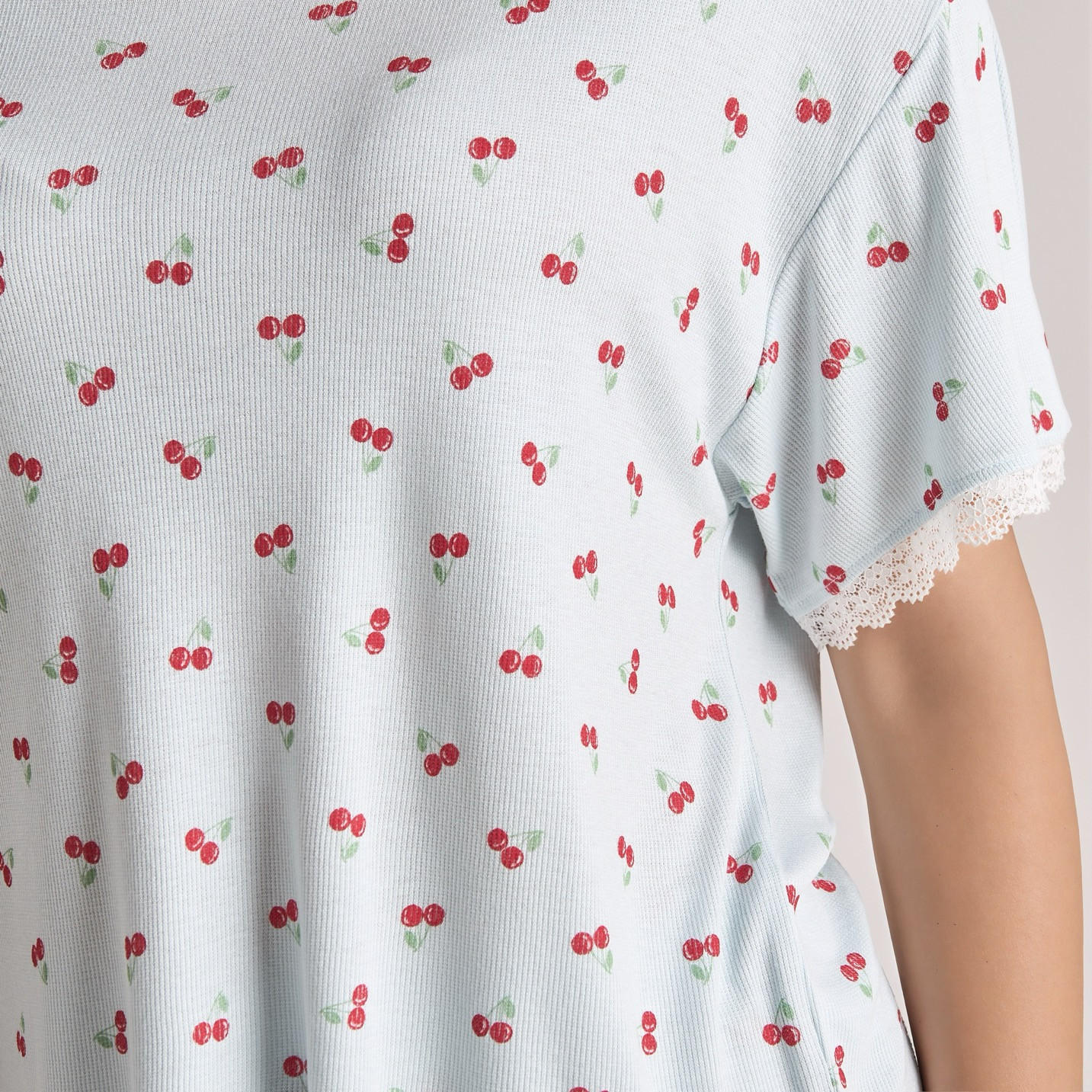 طقم شورت بطبعات فراولة-women-clothing-nightwear-pyjamas-shortsets-image-2