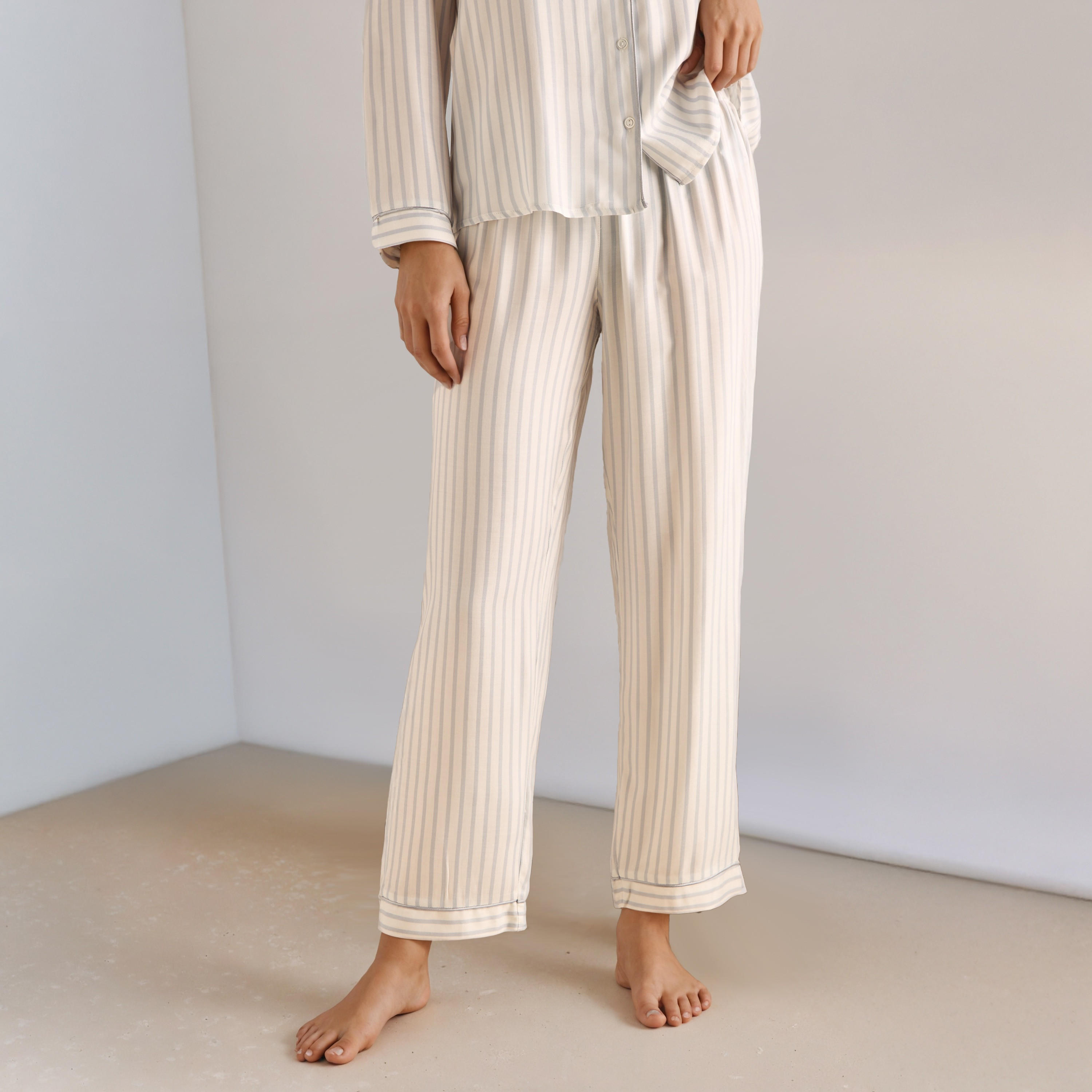 طقم بيجاما مقلم-women-clothing-nightwear-pyjamas-longsets-image-3