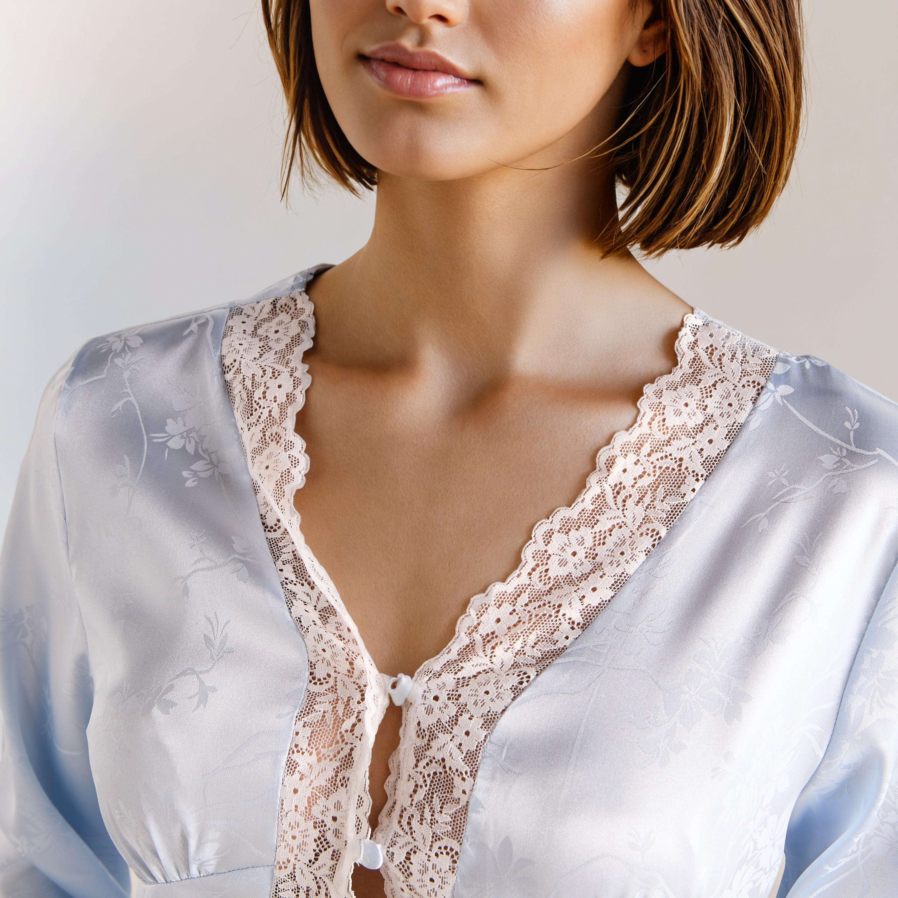 طقم بيجاما فيسكوز جاكار بحواف دانتيل-women-clothing-nightwear-pyjamas-longsets-image-5