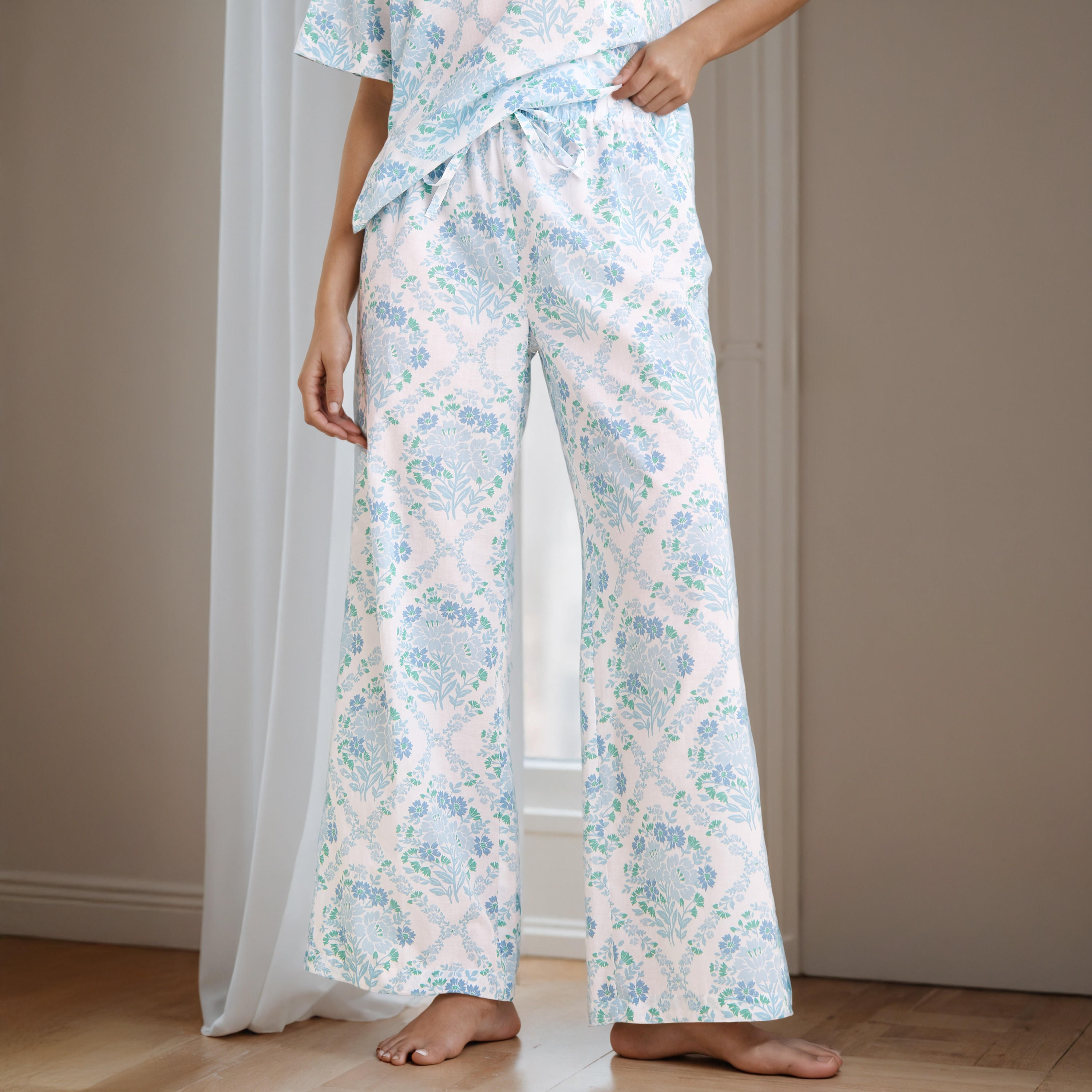 طقم بيجاما قطن بطبعات زهرية-women-clothing-nightwear-pyjamas-longsets-image-3